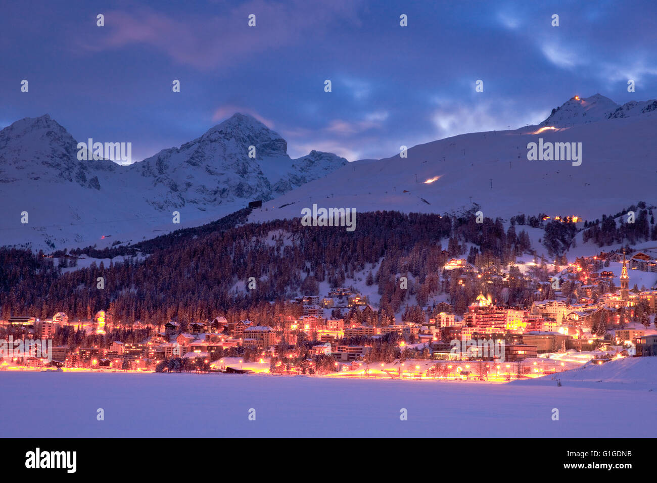 Saint Moritz svizzera al crepuscolo Foto Stock