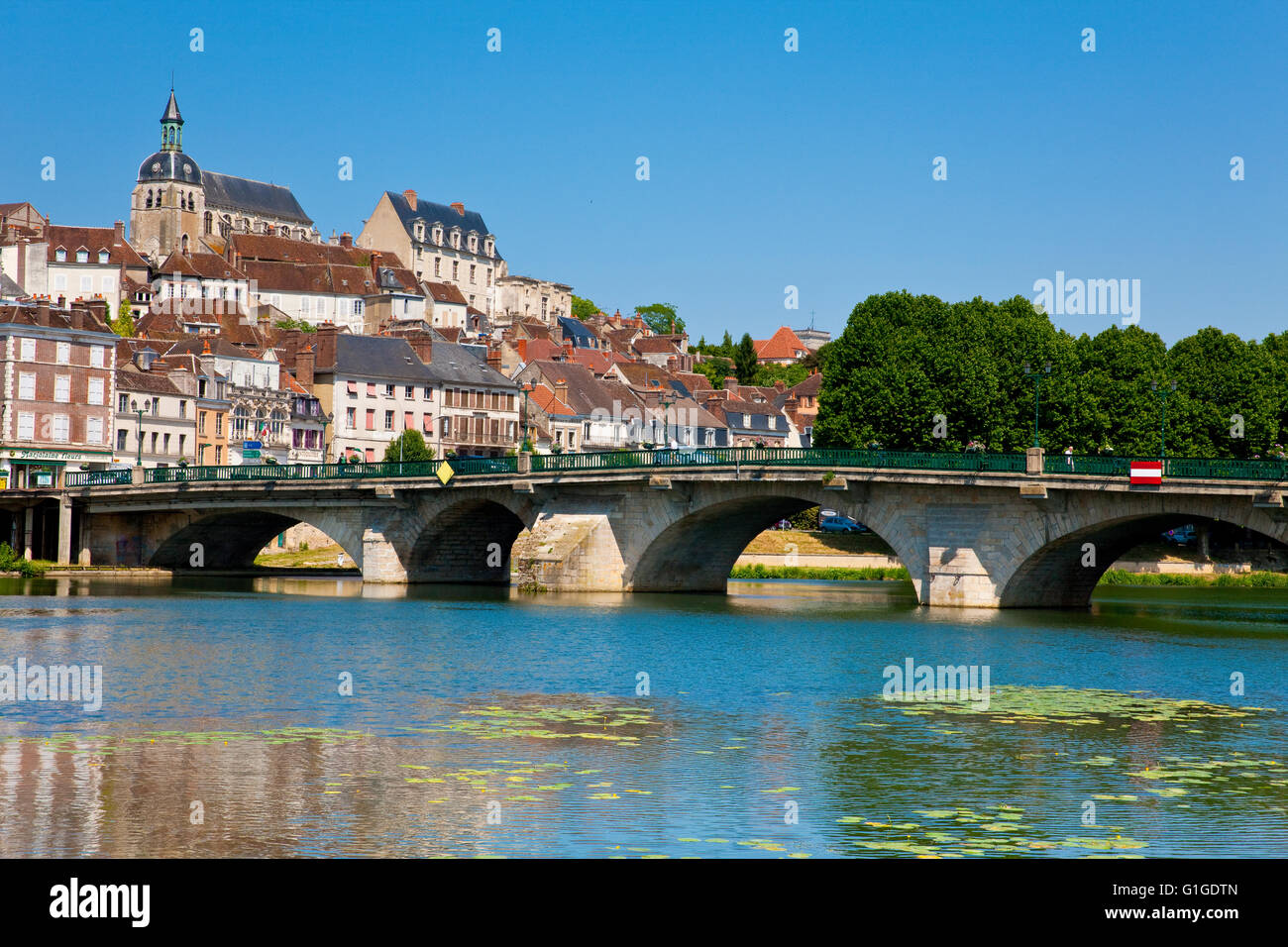 Città di Joigny, in Borgogna, Francia Foto Stock