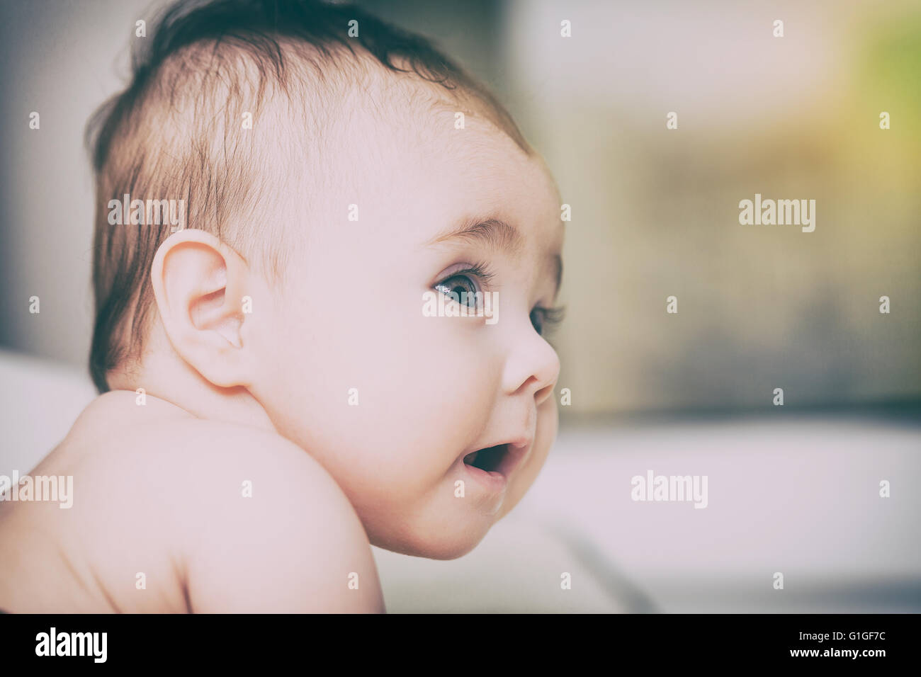 Baby toddler ritratto gioiosa ragazza faccia felice infante - immagine di stock Foto Stock
