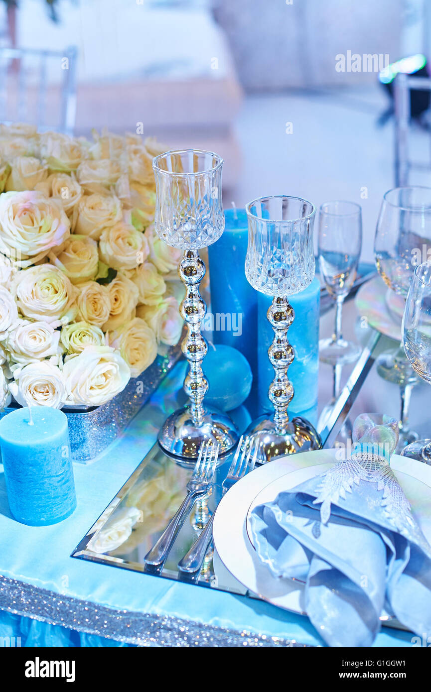 Decorazioni per matrimoni di fiori per la cerimonia in ristorante Foto Stock