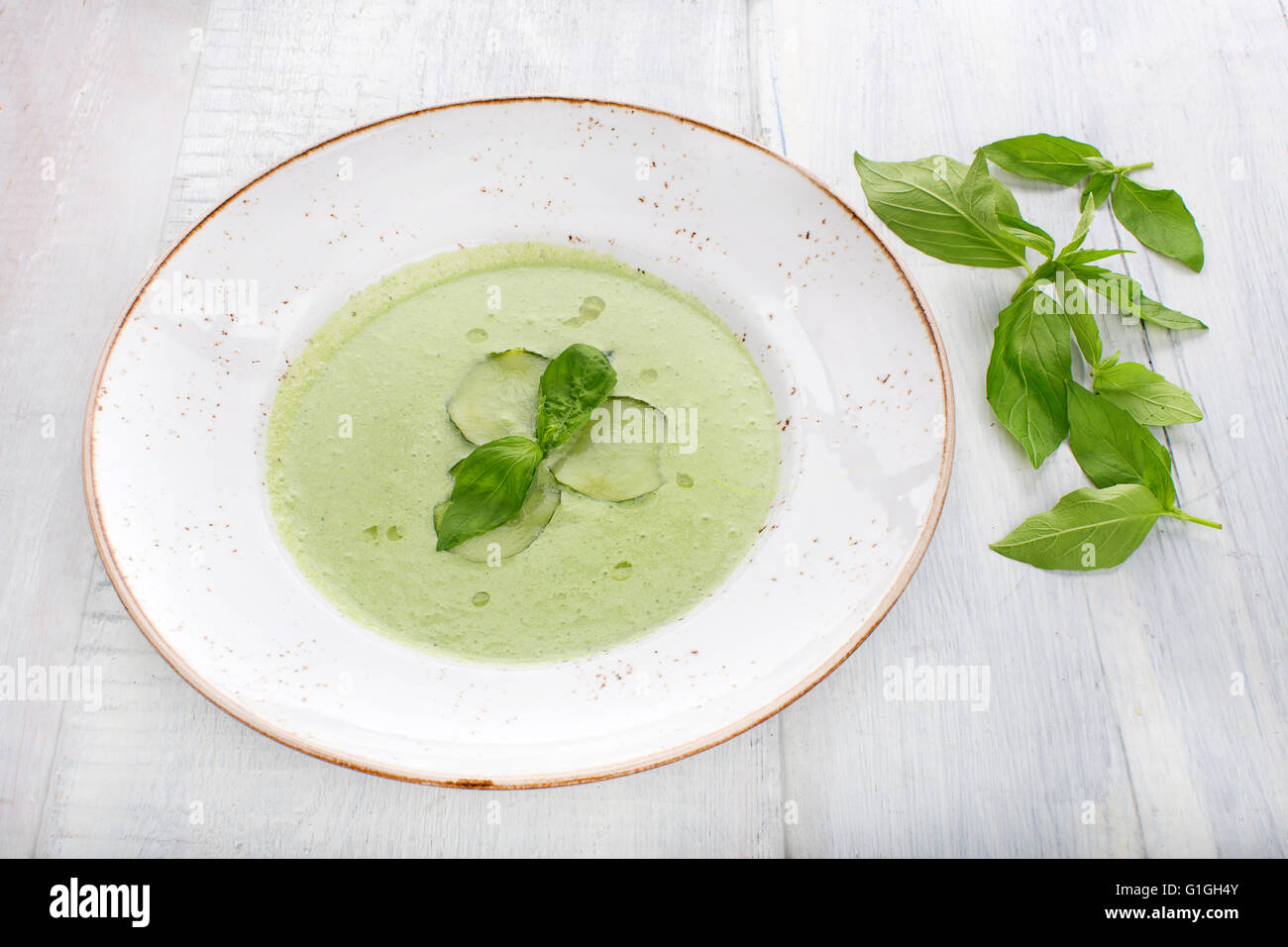 Fredda zuppa di cetriolo Foto Stock