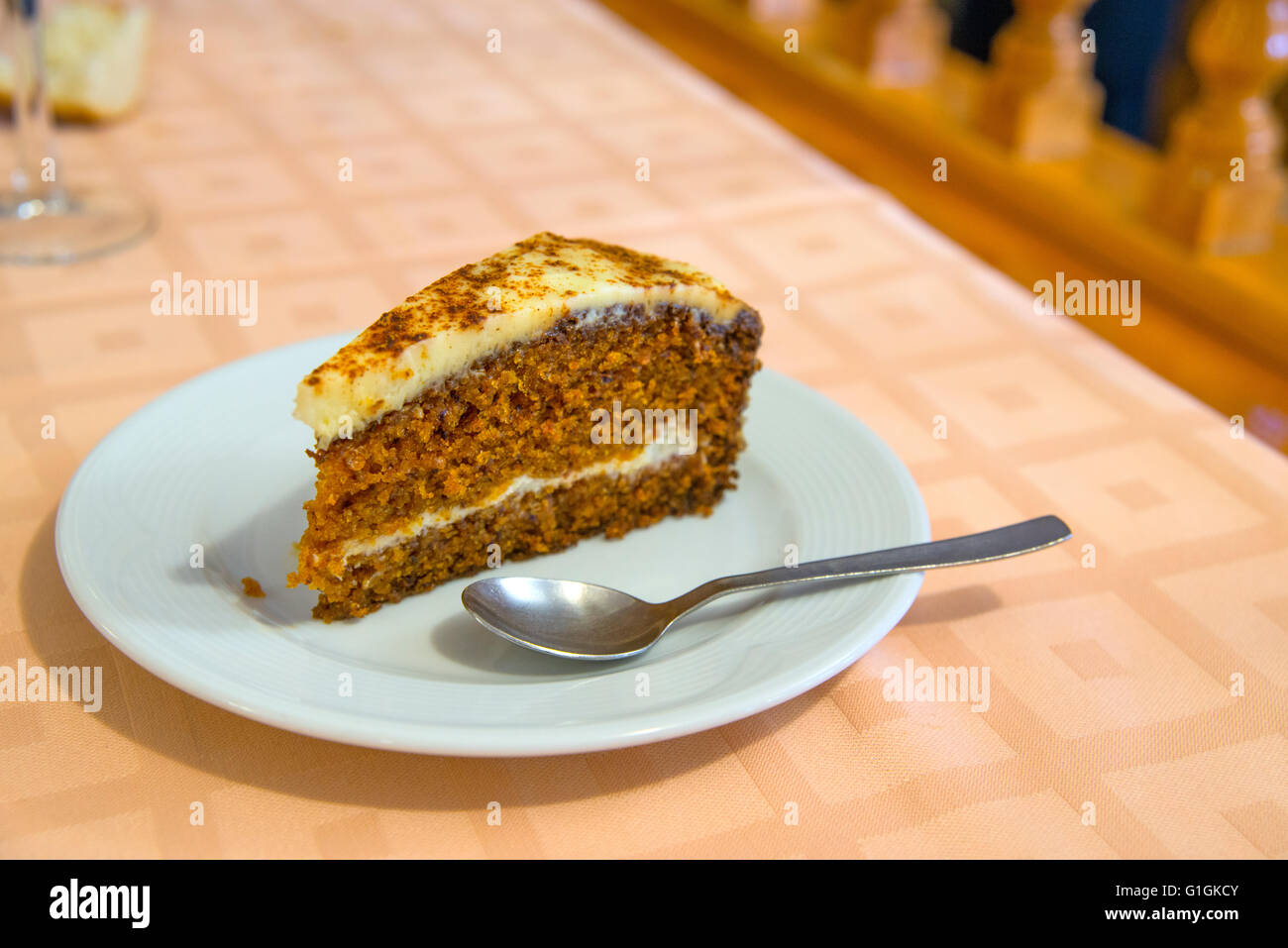 Torta di carote di servire. Foto Stock