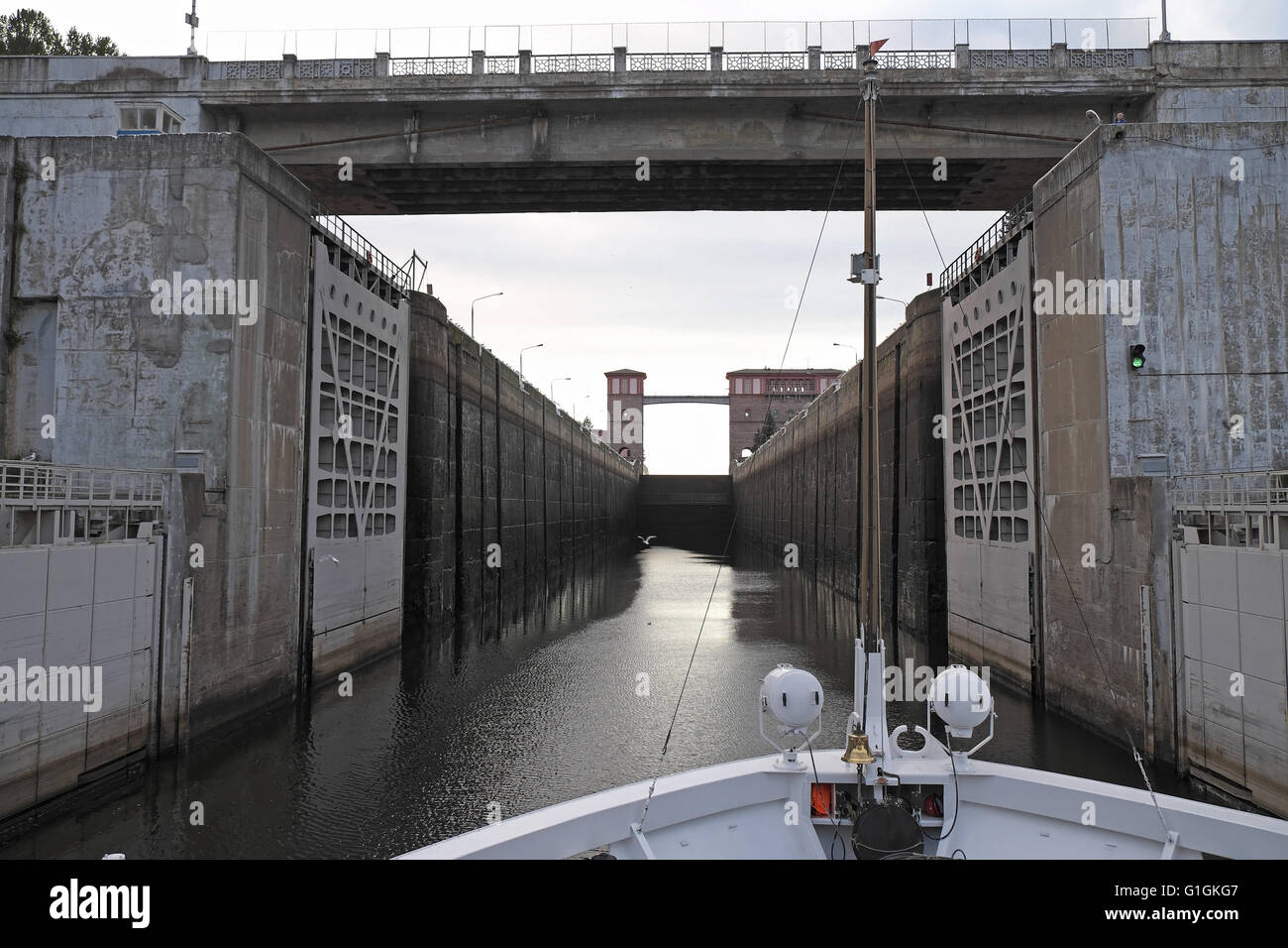 Blocco di grandi dimensioni a rybinsk sul fiume Volga, volga-baltico fluviale (mosca - San Pietroburgo, Russia. Foto Stock