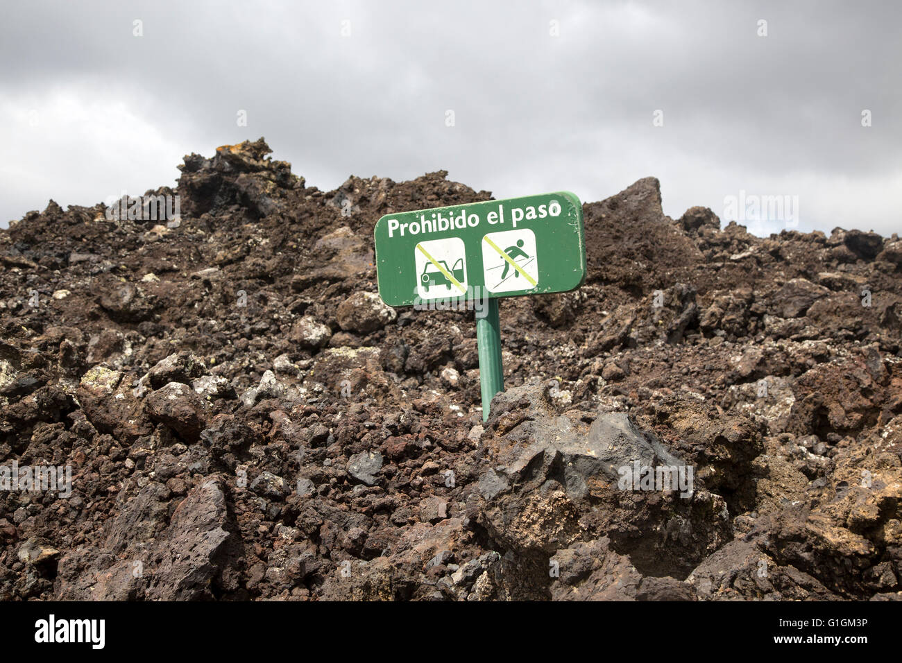 Vulcano Timanfaya Interpretazione e Centro Visitatori, Lanzarote, Isole Canarie, Spagna - Nessuna voce segno, Prohibido El Paso Foto Stock