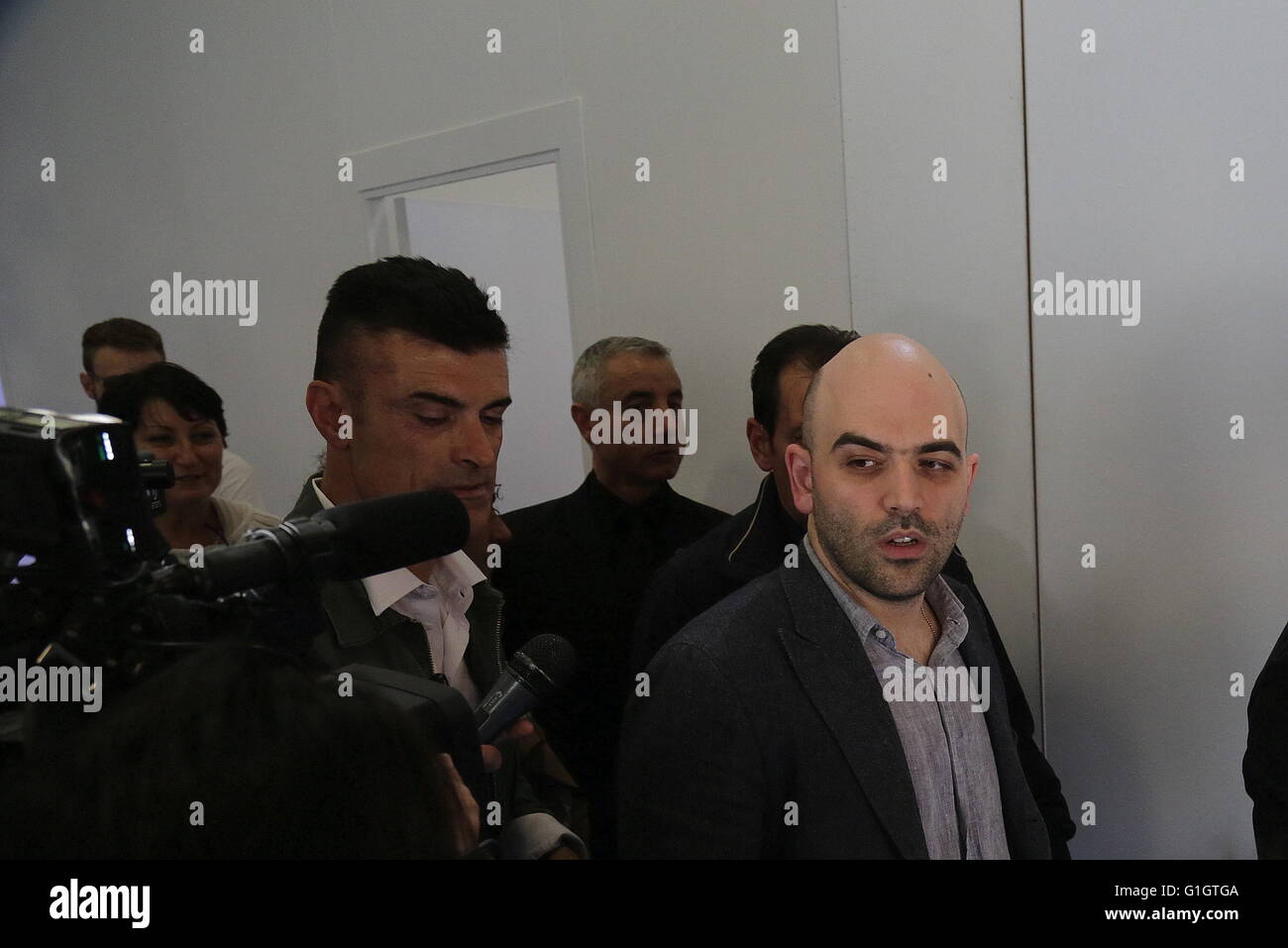 Torino, Italia. 14 Maggio, 2016. Lo scrittore italiano Roberto Saviano ospite al ventottesimo Salone Internazionale del Libro a dieci anni dal libro 'Gomorra". © Massimiliano Ferraro/Pacific Press/Alamy Live News Foto Stock