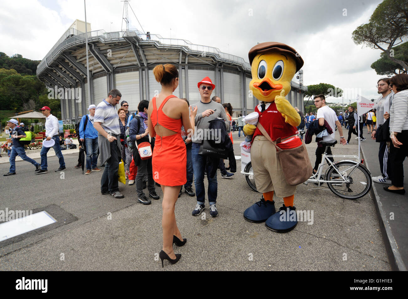 15.05.2016. Foro Italico, Roma, Italia. Finali della giornata a Roma BNL Masters di tennis tournament. Le ventole sono trattate per momentos e foto da uno sponsor Foto Stock