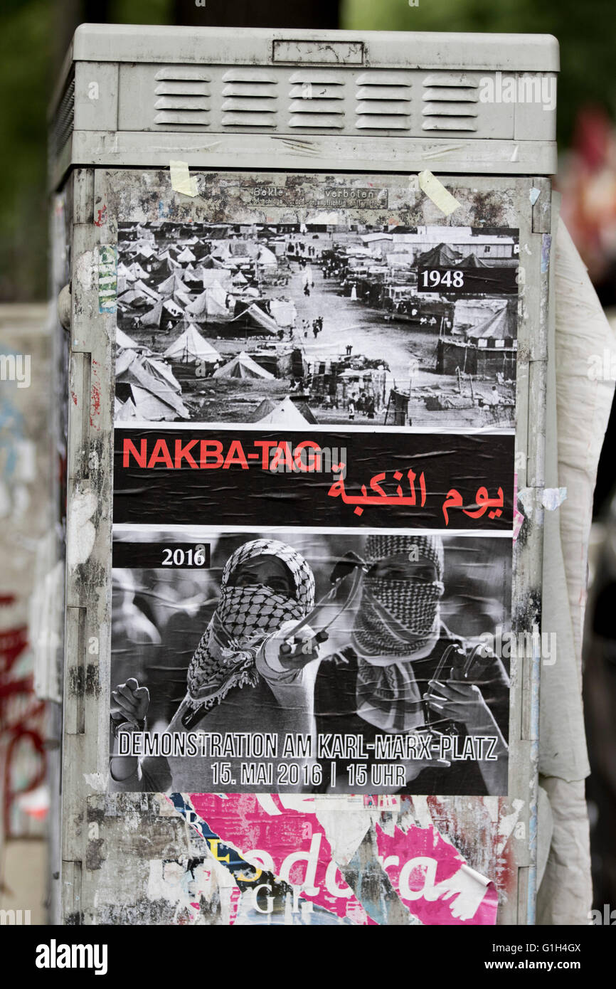 Un poster a Berlino per una manifestazione di protesta per contrassegnare la nakba day (Giorno della catastrofe) sul 68° anniversario della la nakba, quando 700.000 palestinesi sono stati spostati per formare lo stato di Israele Foto Stock