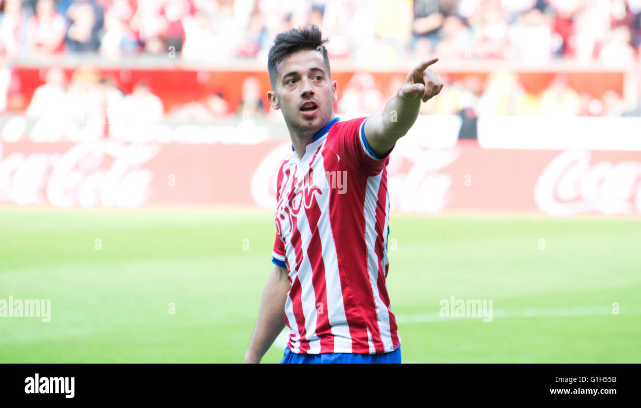 Gijon, Spagna. 15 Maggio, 2016. Jony Rodriguez (Mildfierder, Sporting Gijón) celebra il suo primo obiettivo durante la partita di calcio dell'ultimo round della stagione 2016/2017 del campionato spagnolo "La Liga " tra Real Sporting de Gijón e Villareal CF a Molinón stadio su 15 Maggio 2016 a Gijon, Spagna. Credito: David Gato/Alamy Live News Foto Stock