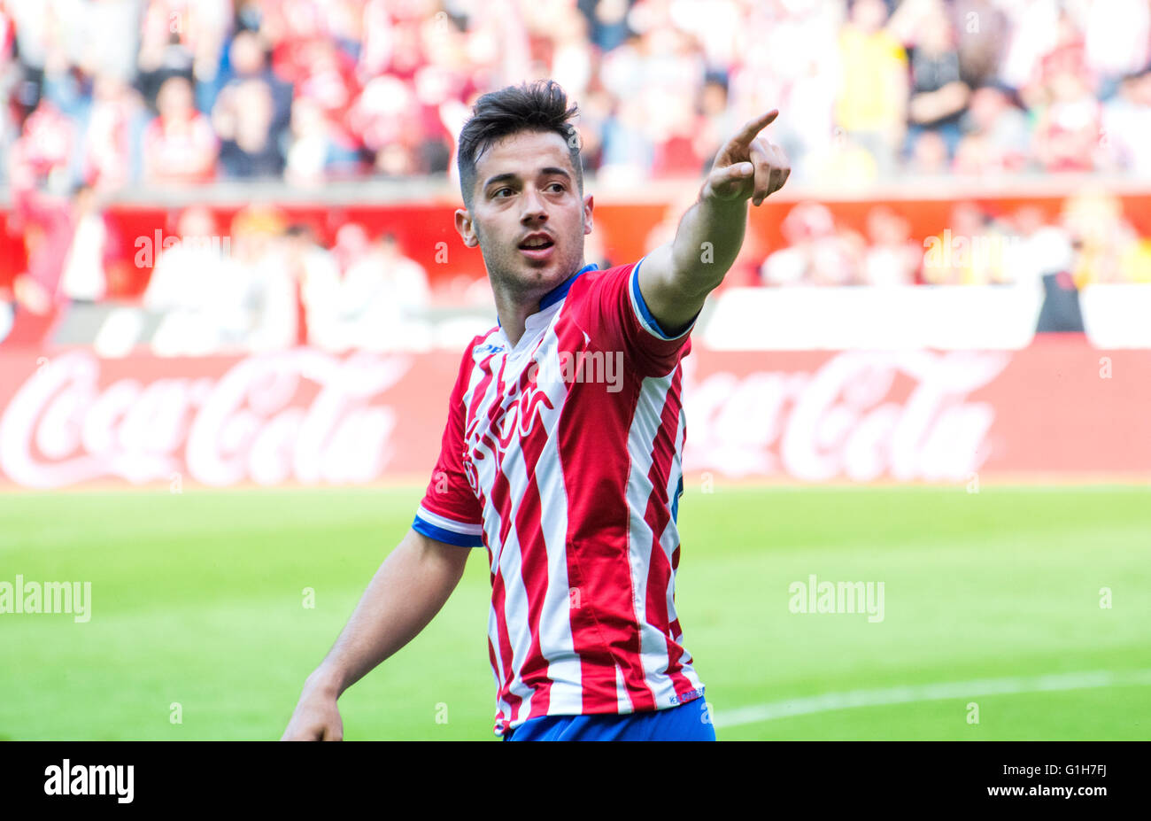 Gijon, Spagna. 15 Maggio, 2016. Jony Rodriguez (Mildfierder, Sporting Gijón) celebra il suo primo obiettivo durante la partita di calcio dell'ultimo round della stagione 2016/2017 del campionato spagnolo "La Liga " tra Real Sporting de Gijón e Villareal CF a Molinón stadio su 15 Maggio 2016 a Gijon, Spagna. Credito: David Gato/Alamy Live News Foto Stock