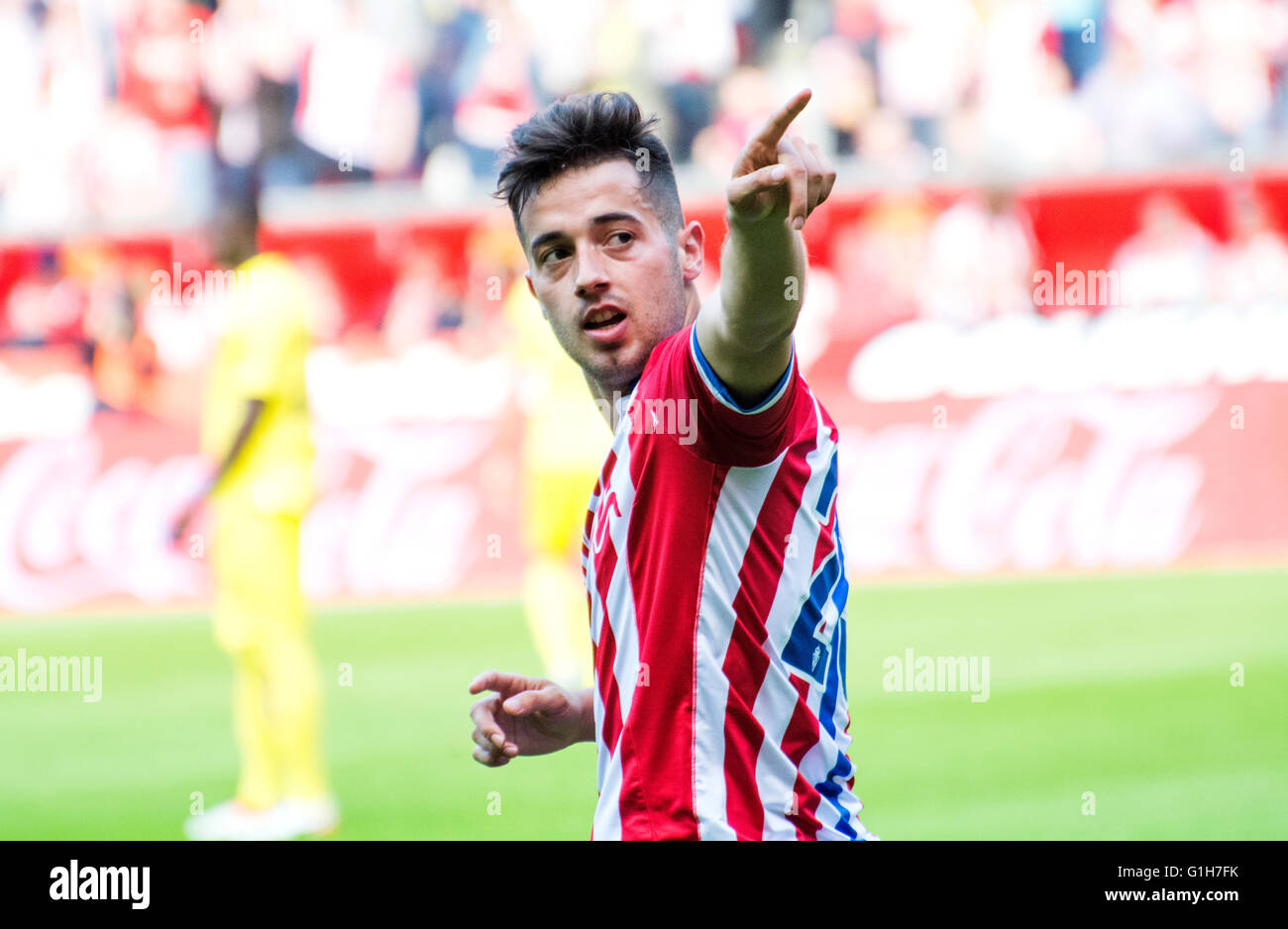 Gijon, Spagna. 15 Maggio, 2016. Jony Rodriguez (Mildfierder, Sporting Gijón) celebra il suo primo obiettivo durante la partita di calcio dell'ultimo round della stagione 2016/2017 del campionato spagnolo "La Liga " tra Real Sporting de Gijón e Villareal CF a Molinón stadio su 15 Maggio 2016 a Gijon, Spagna. Credito: David Gato/Alamy Live News Foto Stock