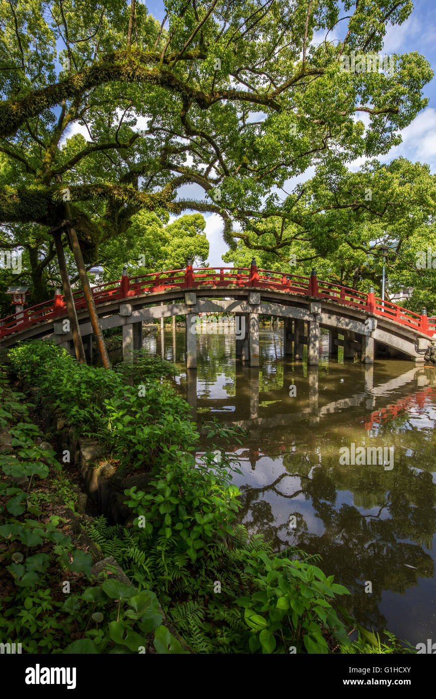 Ponte Taikobashi copre oltre Shinjiike Stagno rappresenta il passato, il presente e il futuro. Foto Stock