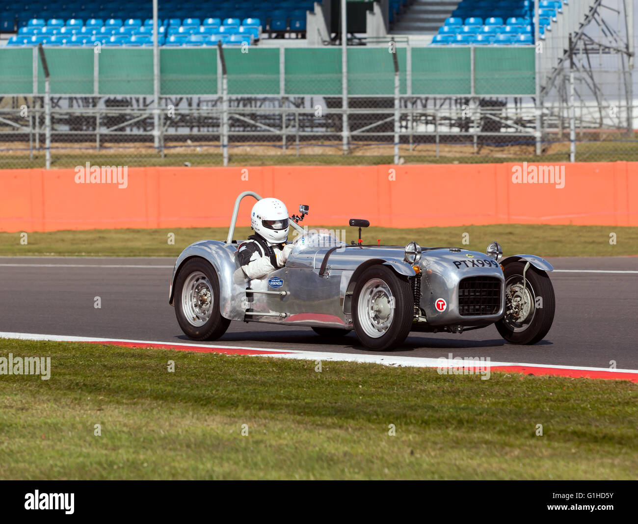 Lotus 6 pilotato da John Cleland durante il Silverstone media classici Test Day Foto Stock
