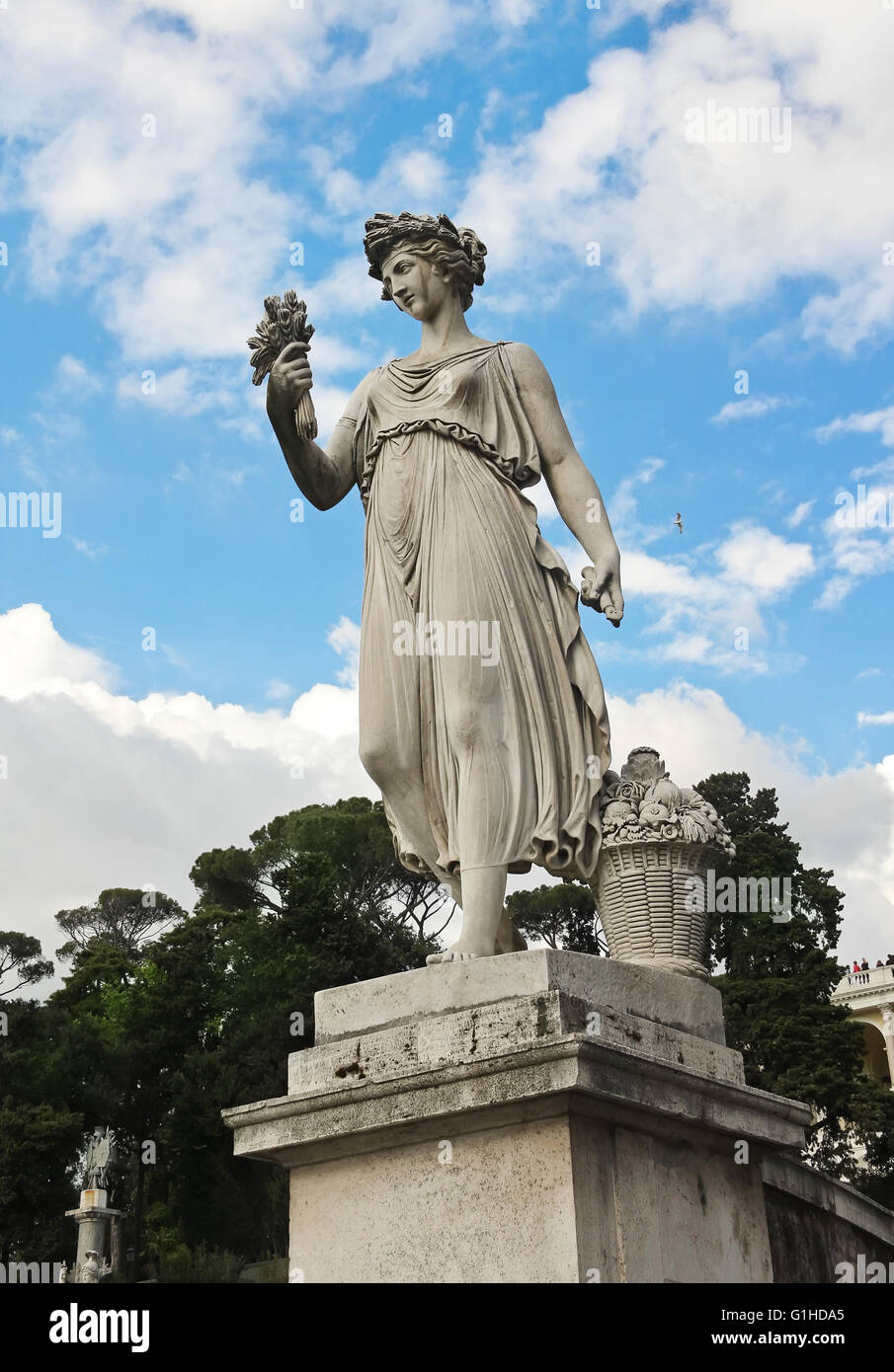Dea dell abbondanza statua. Una delle quattro sculture allegoriche in Piazza del Popolo, Roma, Italia Foto Stock