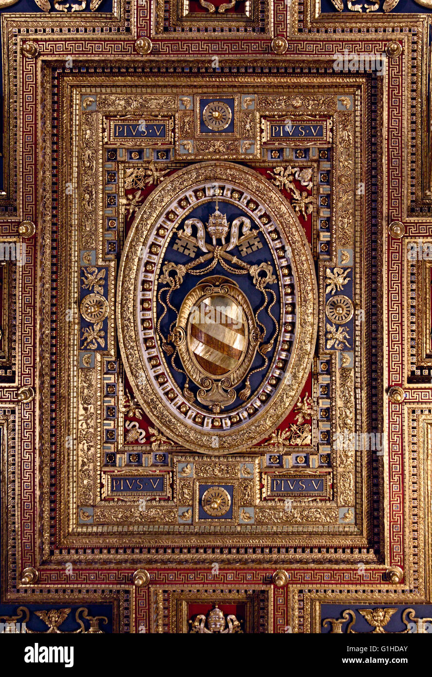 Frammento del soffitto della Loggia delle Benedizioni della Basilica di San Giovanni in Laterano a Roma Italia Foto Stock