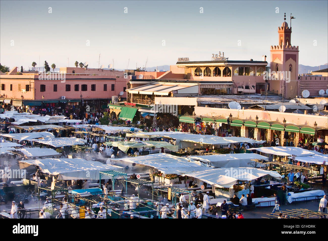 La Jemaa El Fnaa town square a Marrakech, Marocco. Foto Stock
