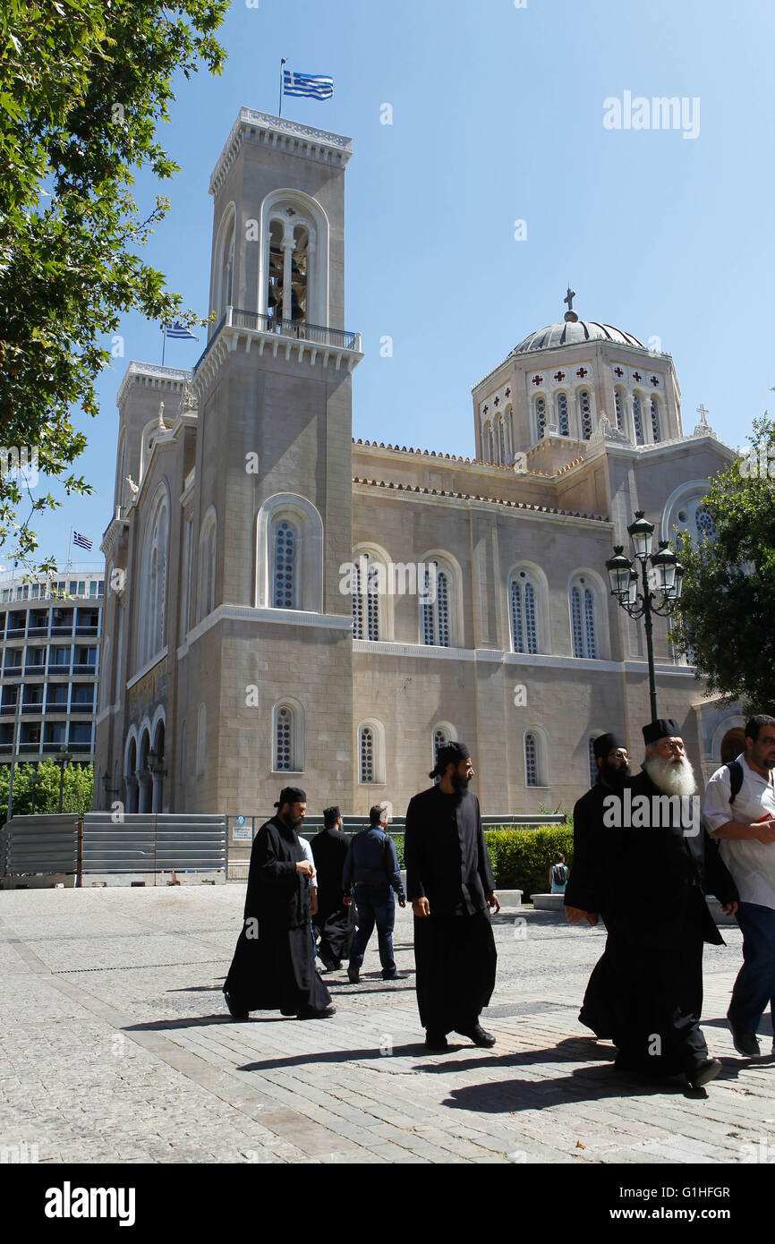 Dopo più di 35 anni di ritardi e burocrazia, il restaurato Atene Cattedrale Metropolitan è stata svelata al pubblico. La scaf Foto Stock