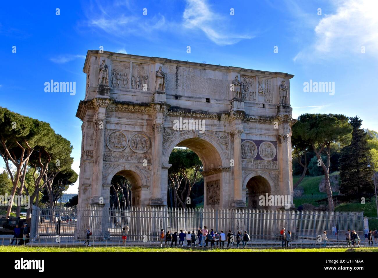 Antica struttura vicino al Colosseo romano in Italia Foto Stock