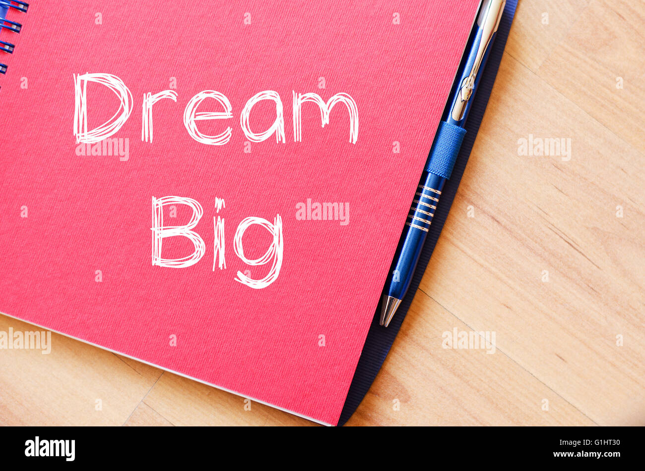 Sognare in grande concetto di testo scrivere su notebook Foto Stock