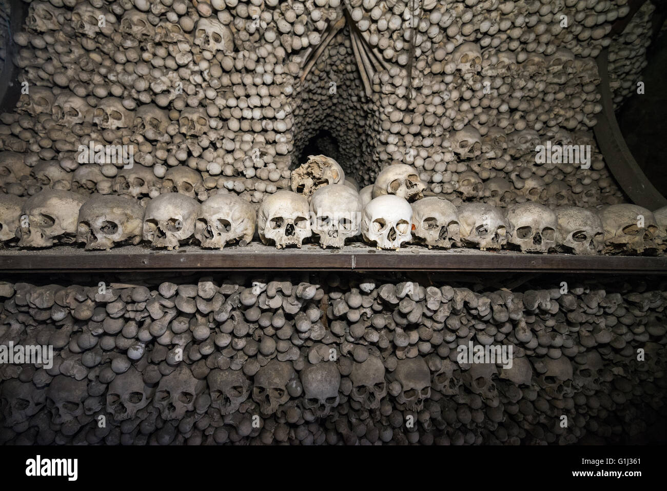 Vista interna della chiesa del cimitero, Kutna Hora, Repubblica ceca, Unione Europea, Europa Foto Stock