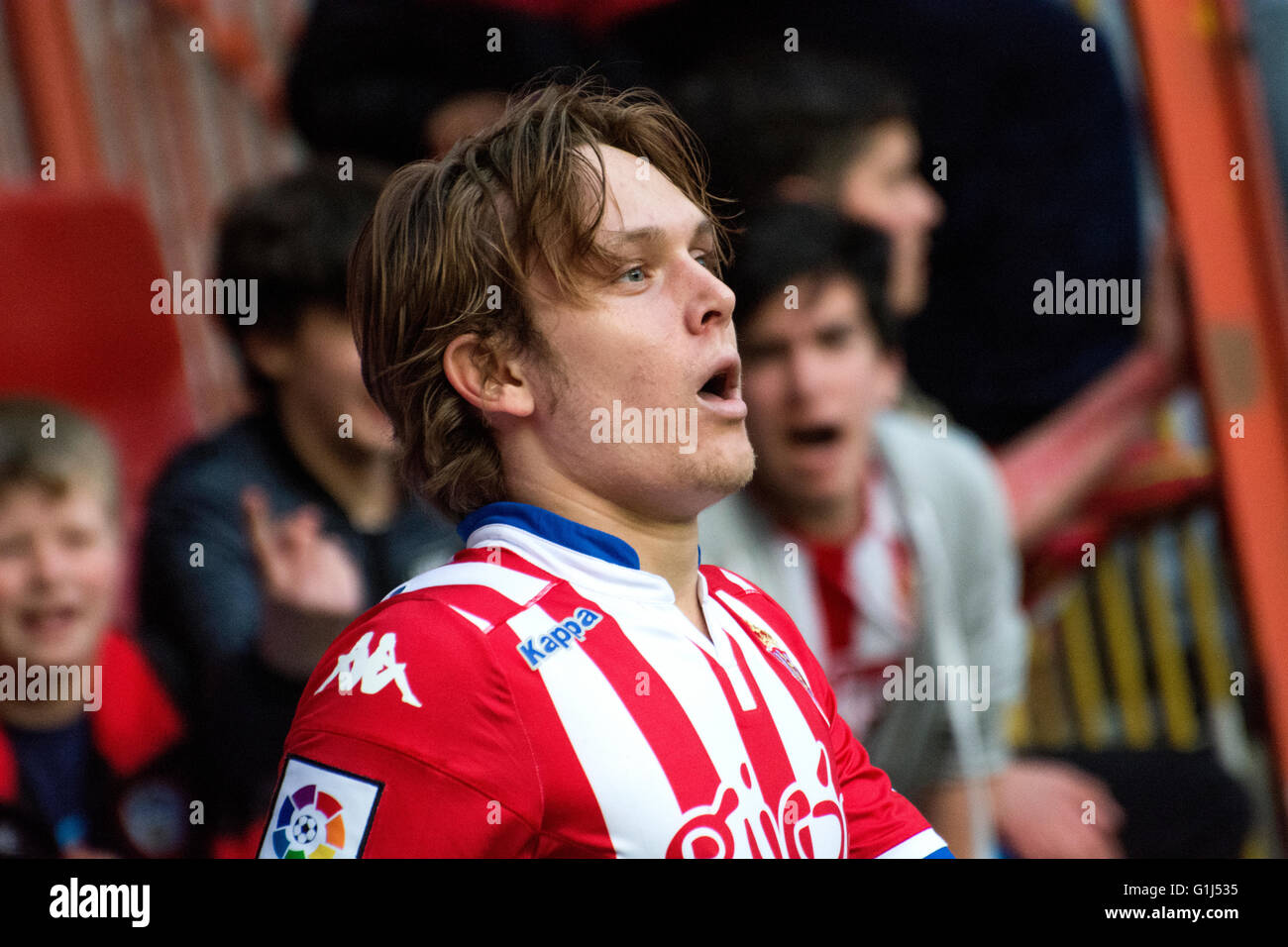 Gijon, Spagna. 15 Maggio, 2016. Alen Halilovic (Mildfierder, Sporting Gijón) durante la partita di calcio dell'ultimo round della stagione 2016/2017 del campionato spagnolo "La Liga " tra Real Sporting de Gijón e Villareal CF a Molinón stadio su 15 Maggio 2016 a Gijon, Spagna. Credito: David Gato/Alamy Live News Foto Stock