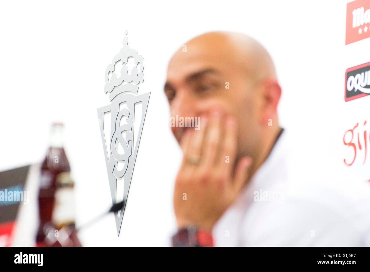 Gijon, Spagna. 15 Maggio, 2016. Abelardo Fernandez (pullman, Sporting Gijón) durante la conferenza stampa in occasione della partita di calcio dell'ultimo round della stagione 2016/2017 del campionato spagnolo "La Liga " tra Real Sporting de Gijón e Villareal CF a Molinón stadio su 15 Maggio 2016 a Gijon, Spagna. Credito: David Gato/Alamy Live News Foto Stock