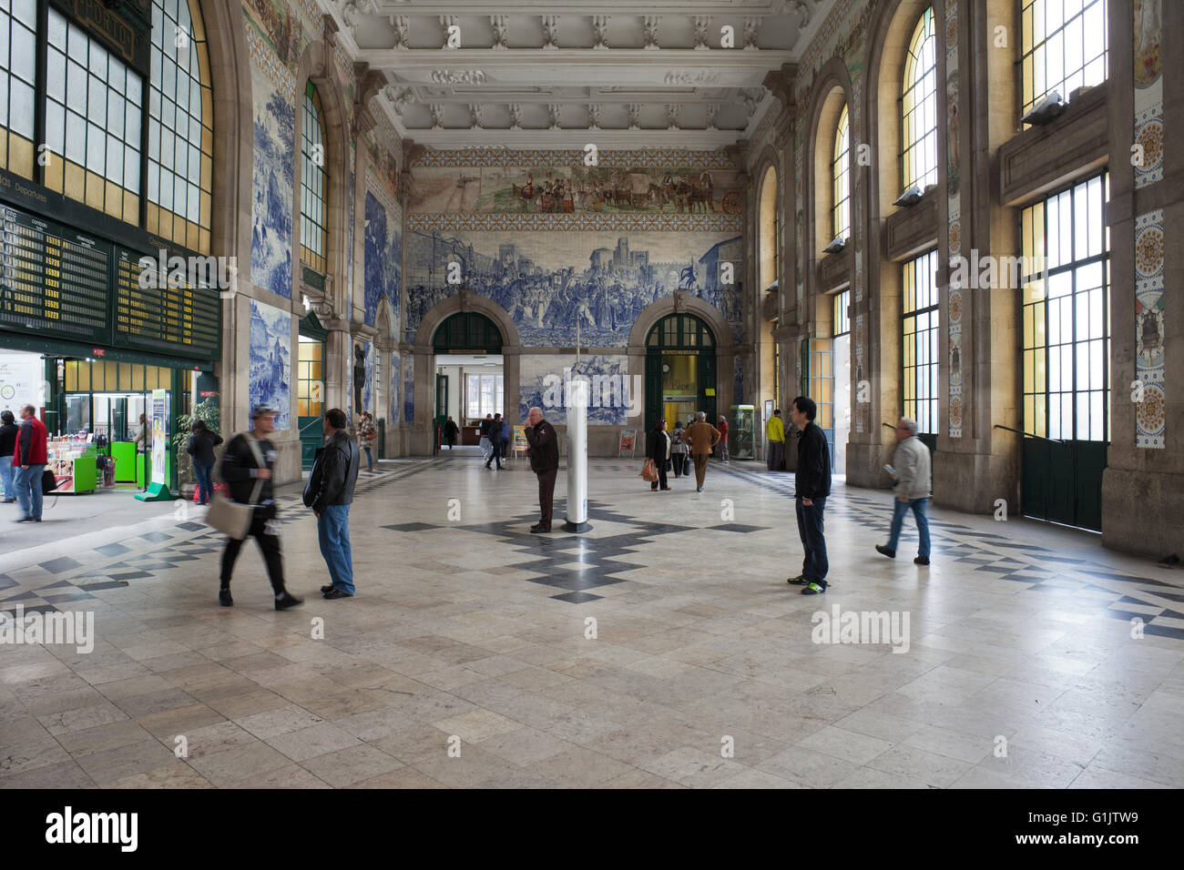 Il Portogallo, Porto, alla Stazione Ferroviaria di Sao Bento interno, edificio storico, punto di riferimento della città Foto Stock