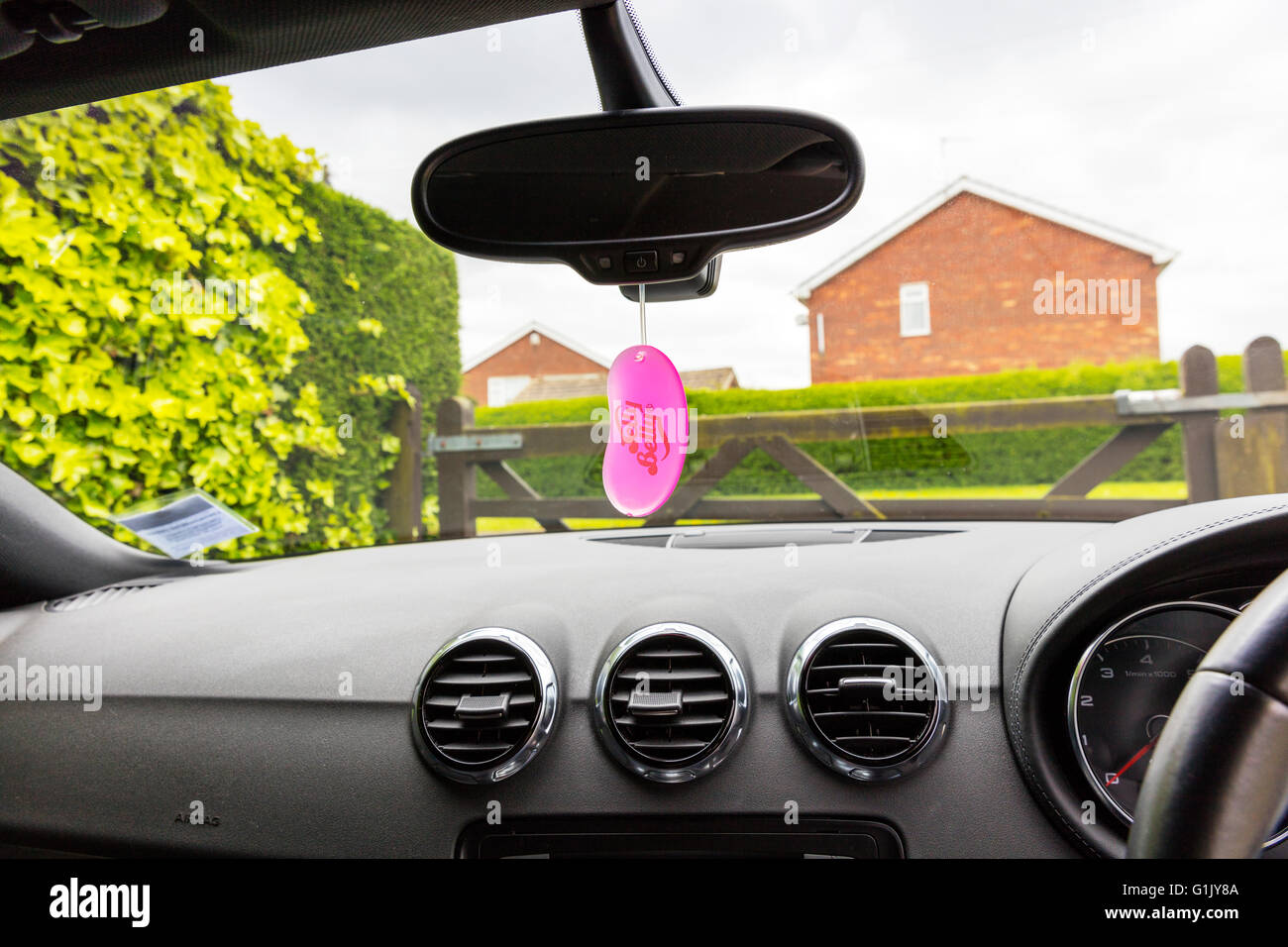Car air freshener appeso nella finestra del veicolo di profumo per interni auto Jelly Belly marchio rendono REGNO UNITO Inghilterra rinfrescanti Foto Stock