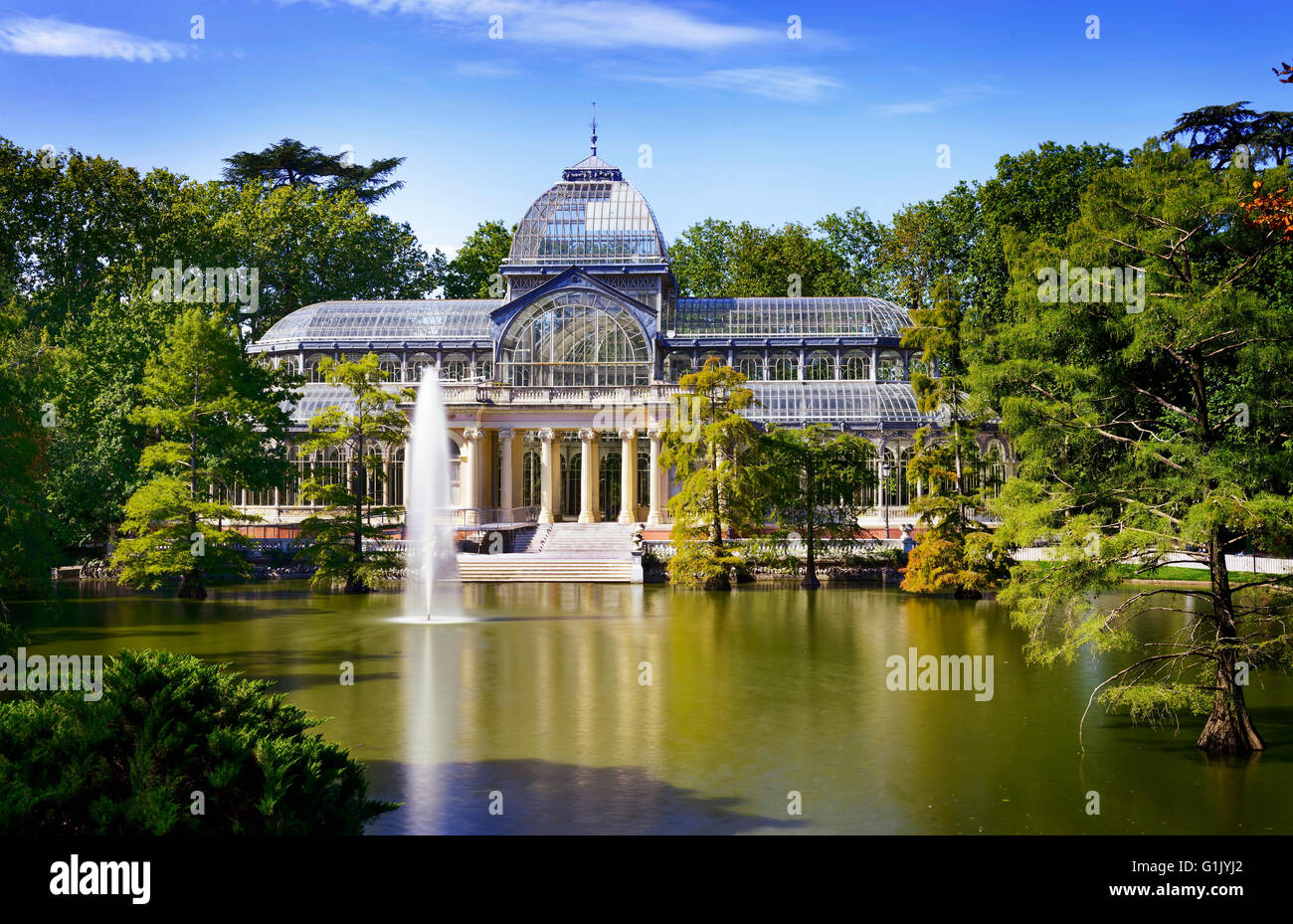 Il palazzo di cristallo, il Palacio de Cristal nel Parco del Retiro,Madrid, Spagna. Foto Stock