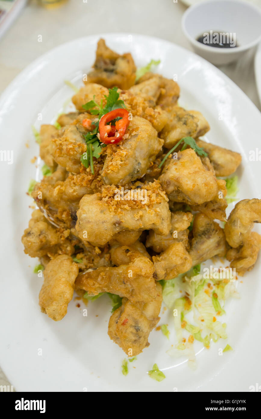 Un piatto di pesce fritto in stile cinese Foto Stock