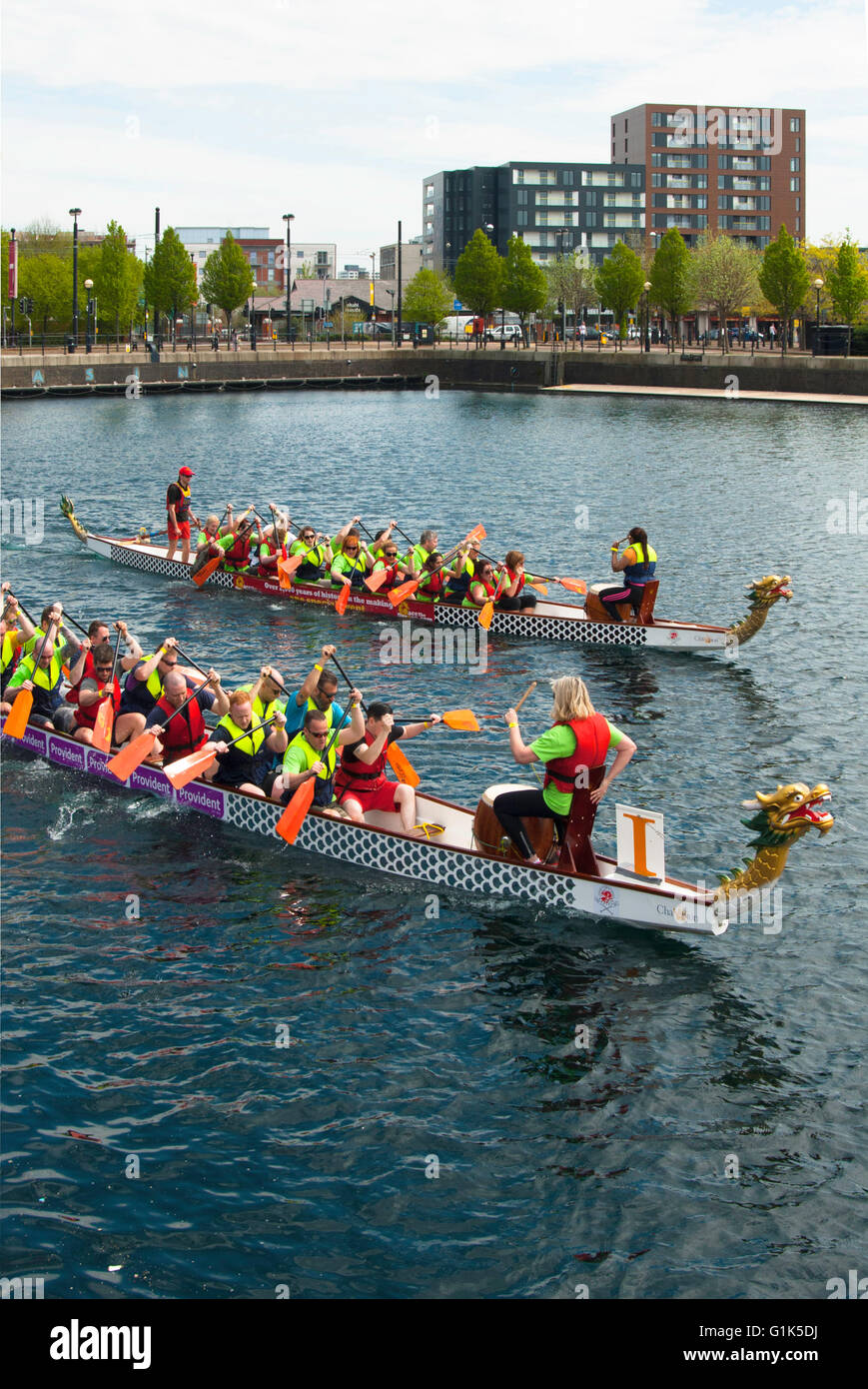 Salford Quays - gara di dragon boat Foto Stock