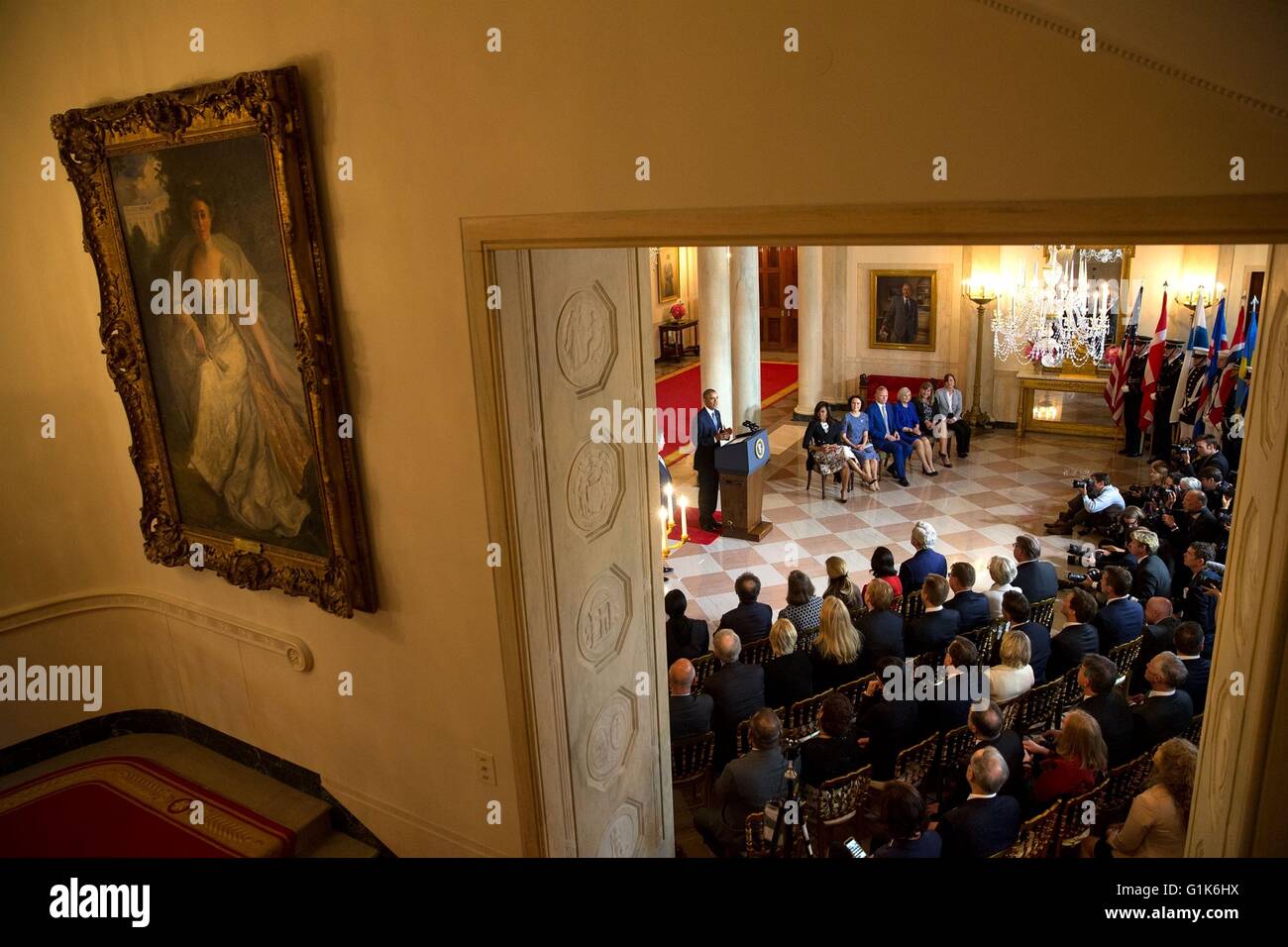 Il Presidente degli Stati Uniti Barack Obama parla durante la cerimonia di arrivo per il Nordic leader nel grande atrio della Casa Bianca 13 Maggio 2016 a Washington, DC. Foto Stock