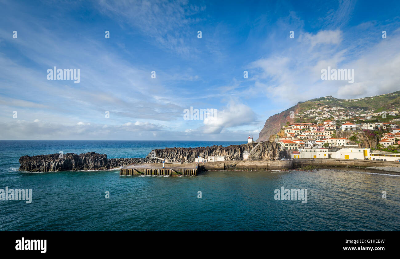 Vista panoramica di Camara de Lobos città vecchia porto. Foto Stock