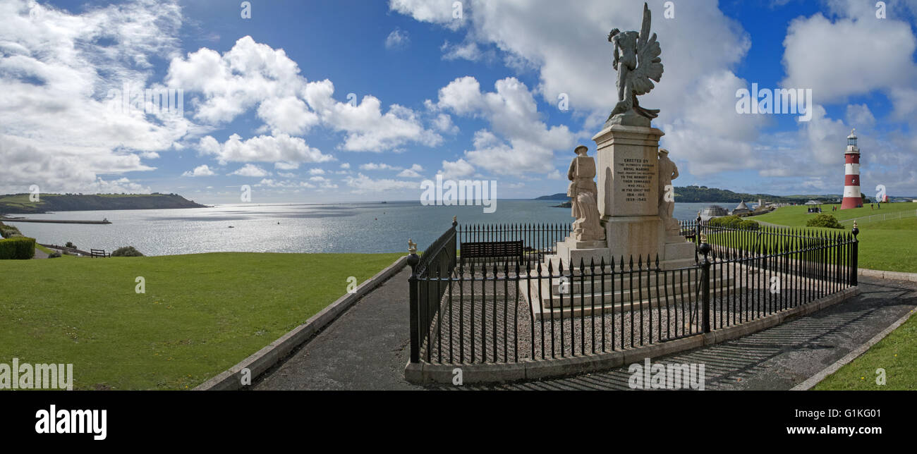 GB - DEVON: Plymouth Hoe (Royal Marines Memorial & Smeaton torre del faro) Foto Stock