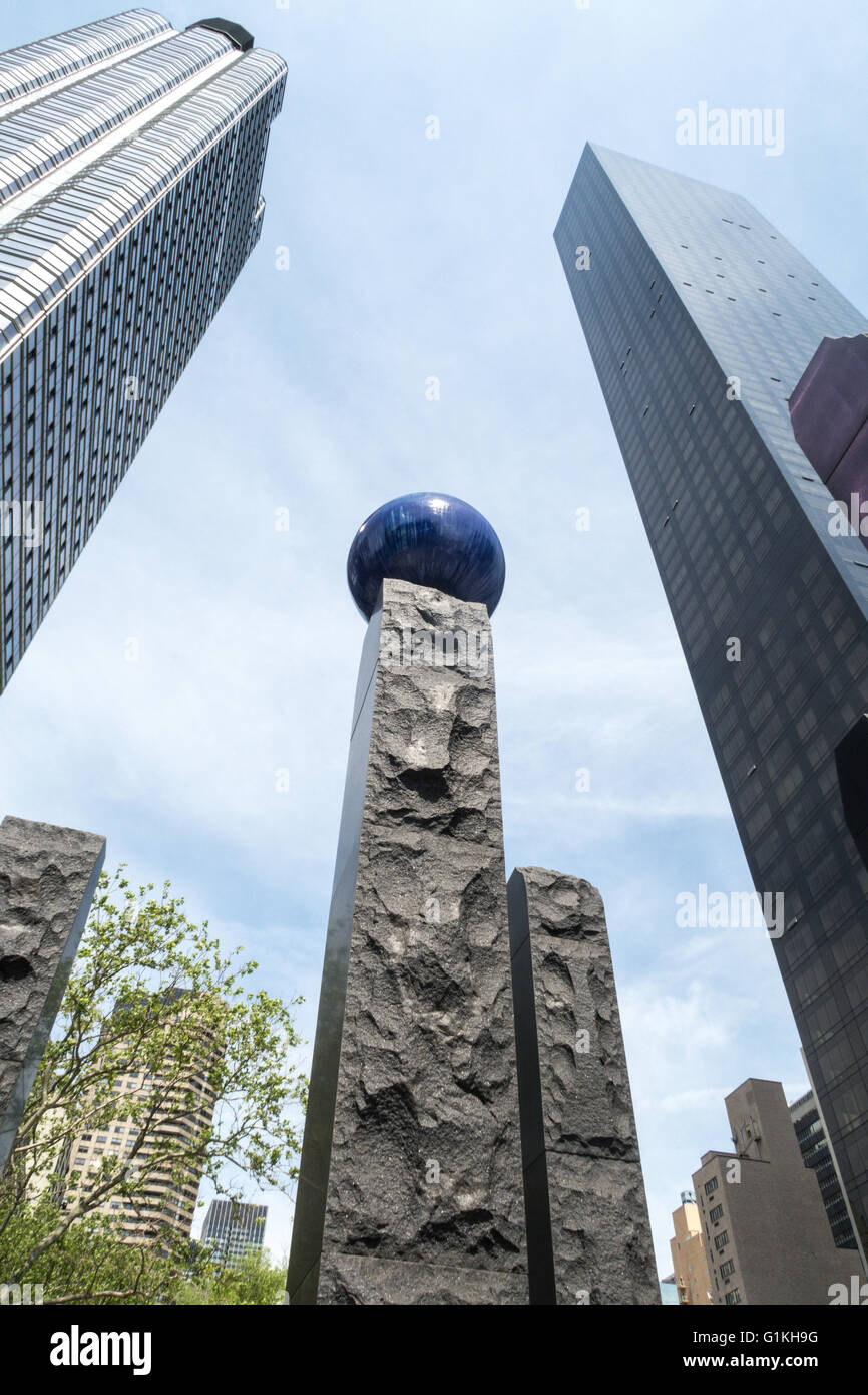 Mondo Trump Tower e la speranza di scultura, NYC Foto Stock