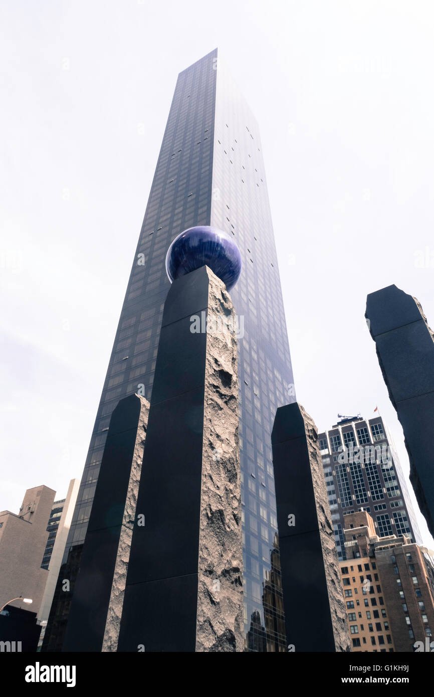 Mondo Trump Tower e la speranza di scultura, NYC Foto Stock