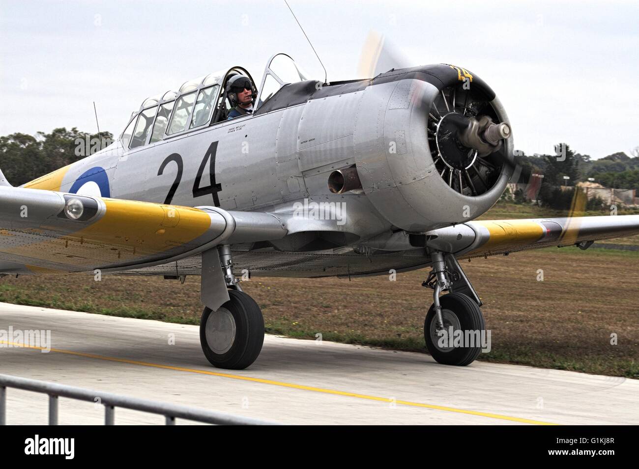 North American Harvard ripristinato l'aereo sulla pista in airshow Tyabb, 2016, Australia. Foto Stock