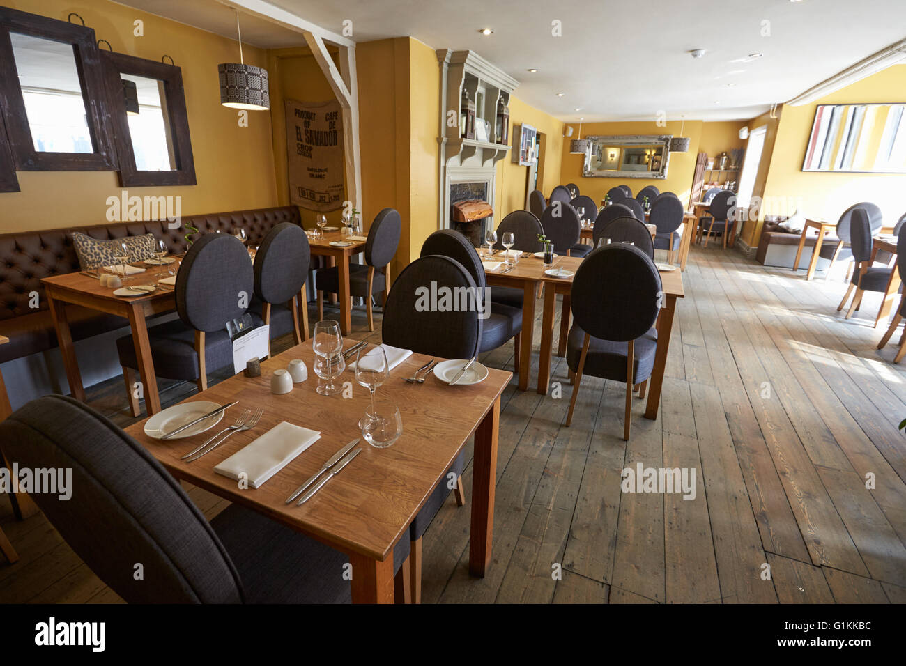 Vuoto interno del ristorante contemporaneo Foto Stock