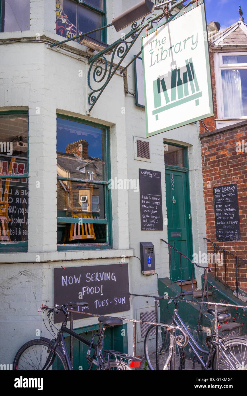 La libreria pub su Cowley Road in Oxford Foto Stock