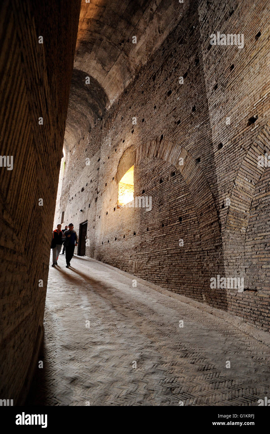 La rampa di imperiale di Domiziano era l'ingresso al Palazzo Imperiale sul Colle Palatino dal Foro Romano, Roma, Italia Foto Stock