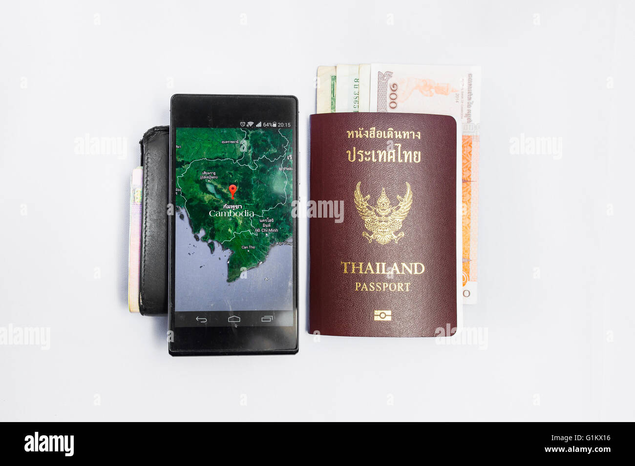 Smartphone &passaporto viaggi in Cambogia Foto Stock