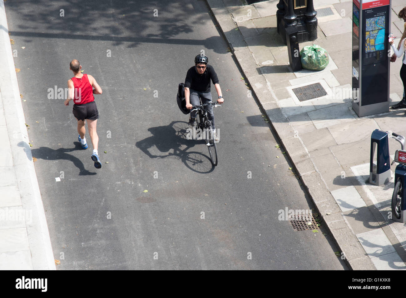 Il superhighway di ciclo di Embankment pareggiatori per ciclisti Foto Stock