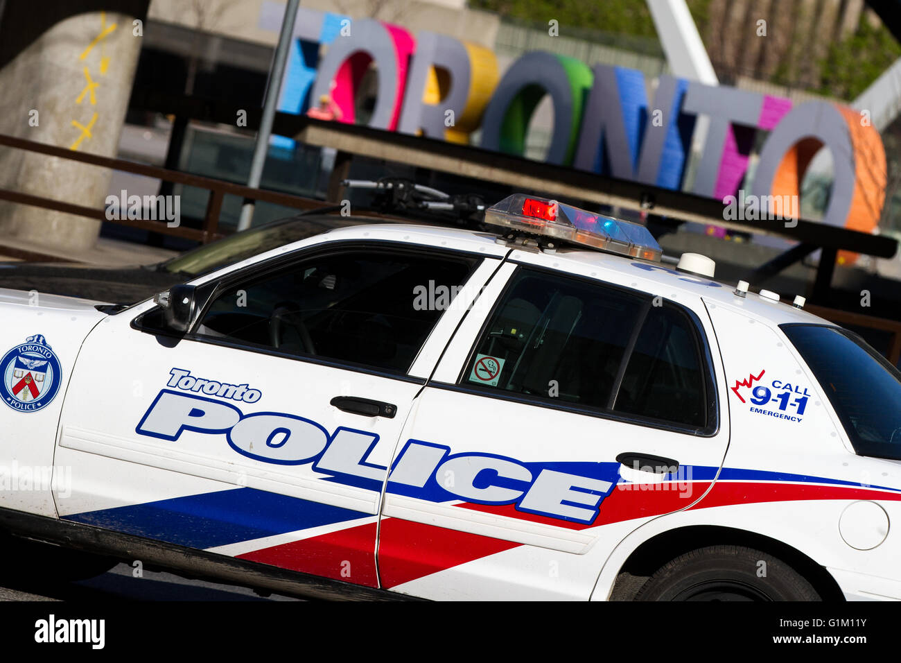 La polizia di Toronto cruiser in downtown Toronto Ont., in data 8 maggio 2016. Foto Stock