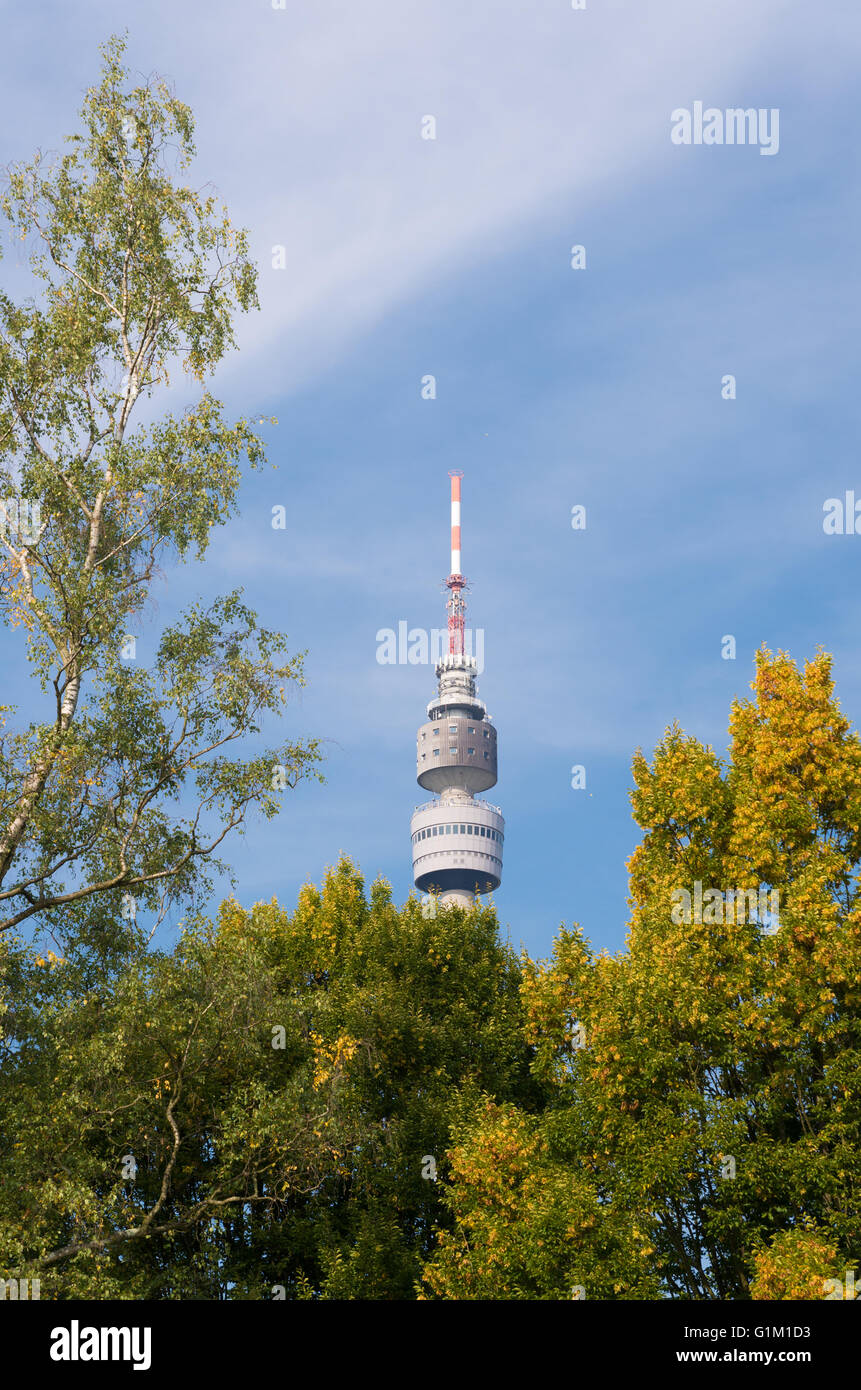 DORTMUND, Germania - 4 ottobre 2015: Florianturm (Florian Torre) in Westfalen park. Costruito nel 1959 che ha una altezza di 720 ft Foto Stock