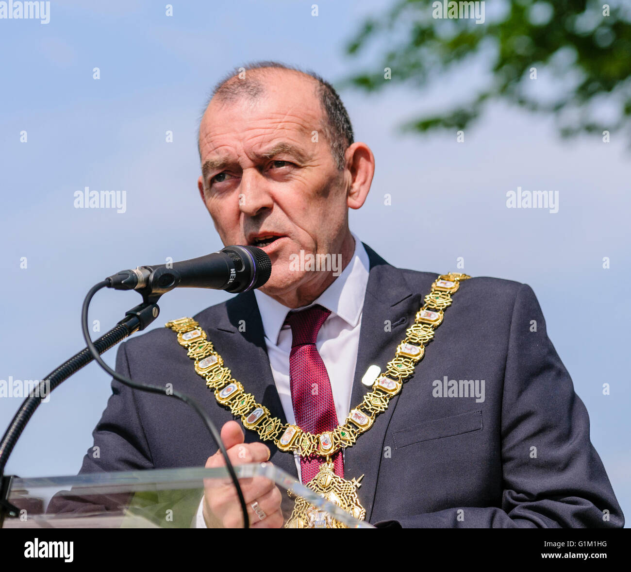 Sindaco di Belfast, Arder Carson, dà un discorso Foto Stock