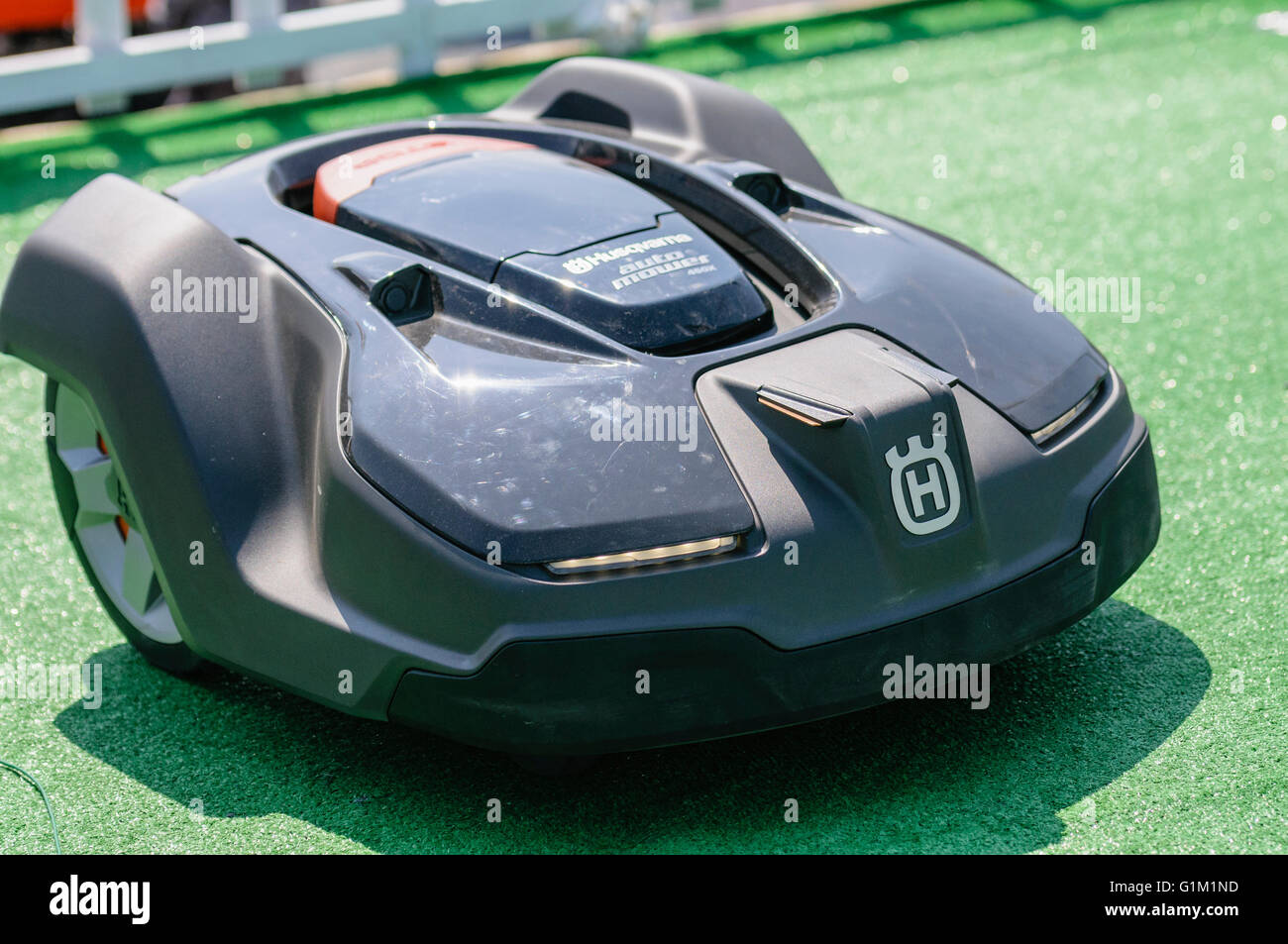 Husqvarna automower automatizzata robotica erba di prato tosaerba. Foto Stock