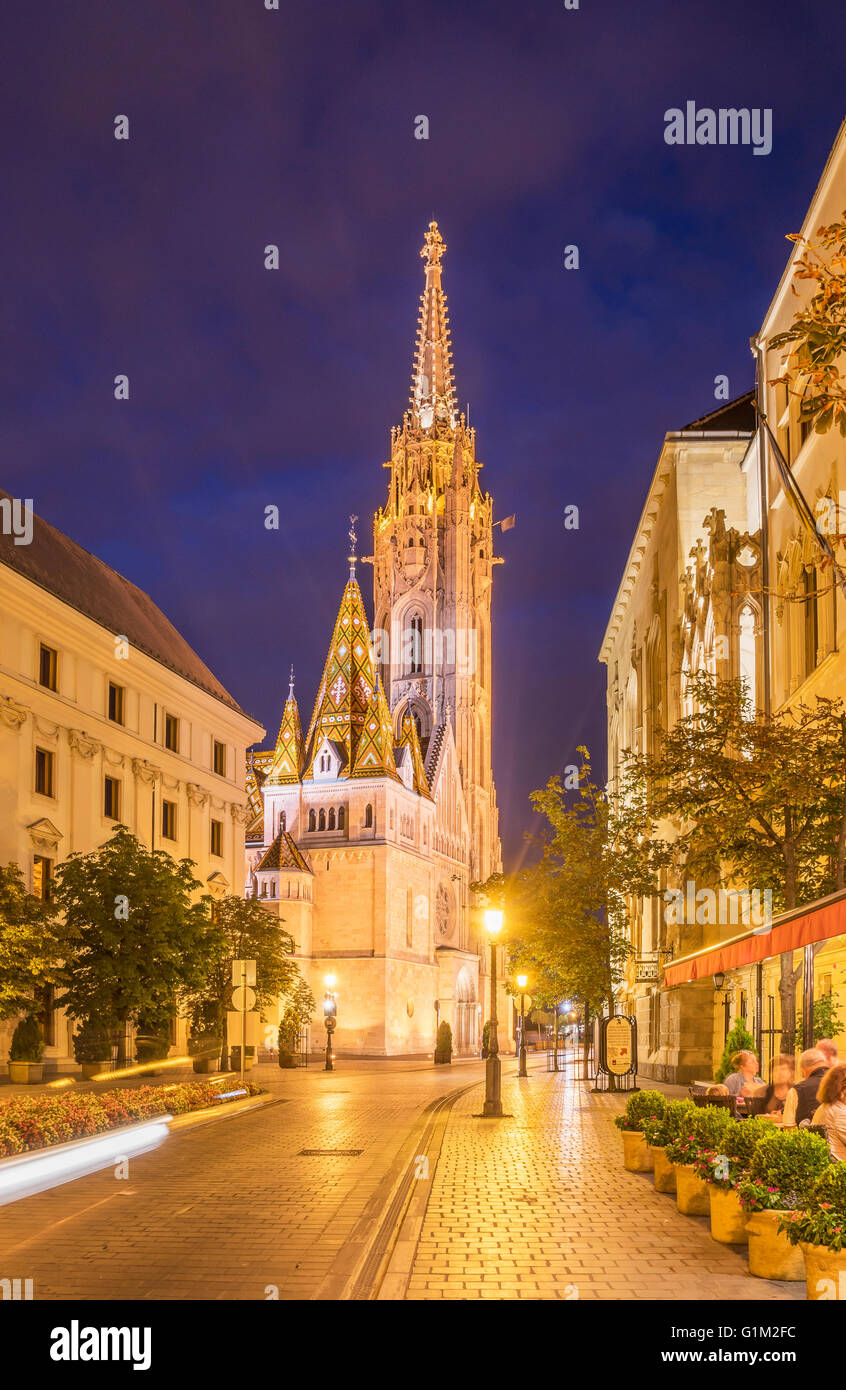 La Chiesa di Mathias di notte, Budapest, Ungheria Foto Stock