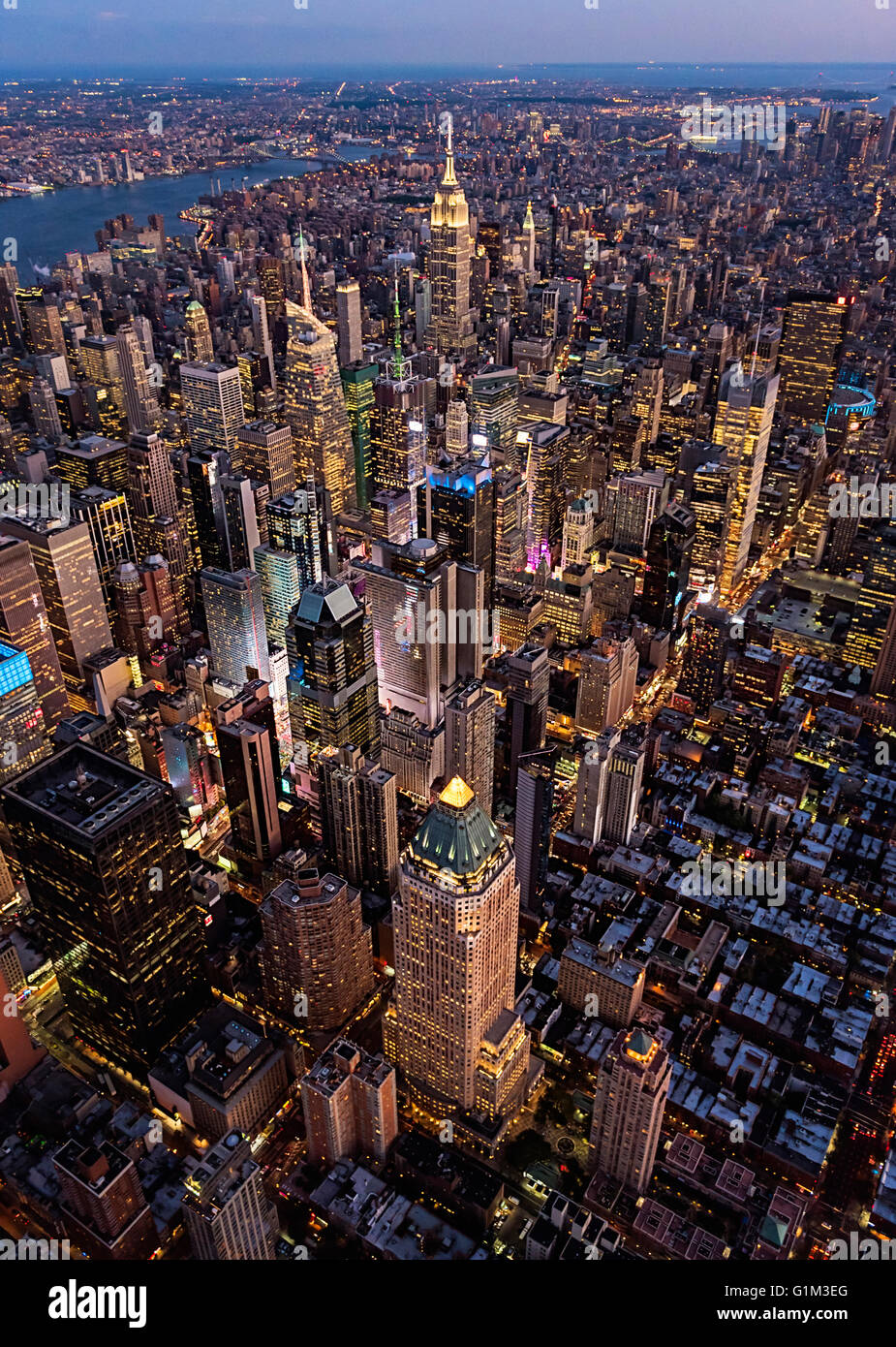 Vista aerea di New York città al crepuscolo, New York, Stati Uniti Foto Stock