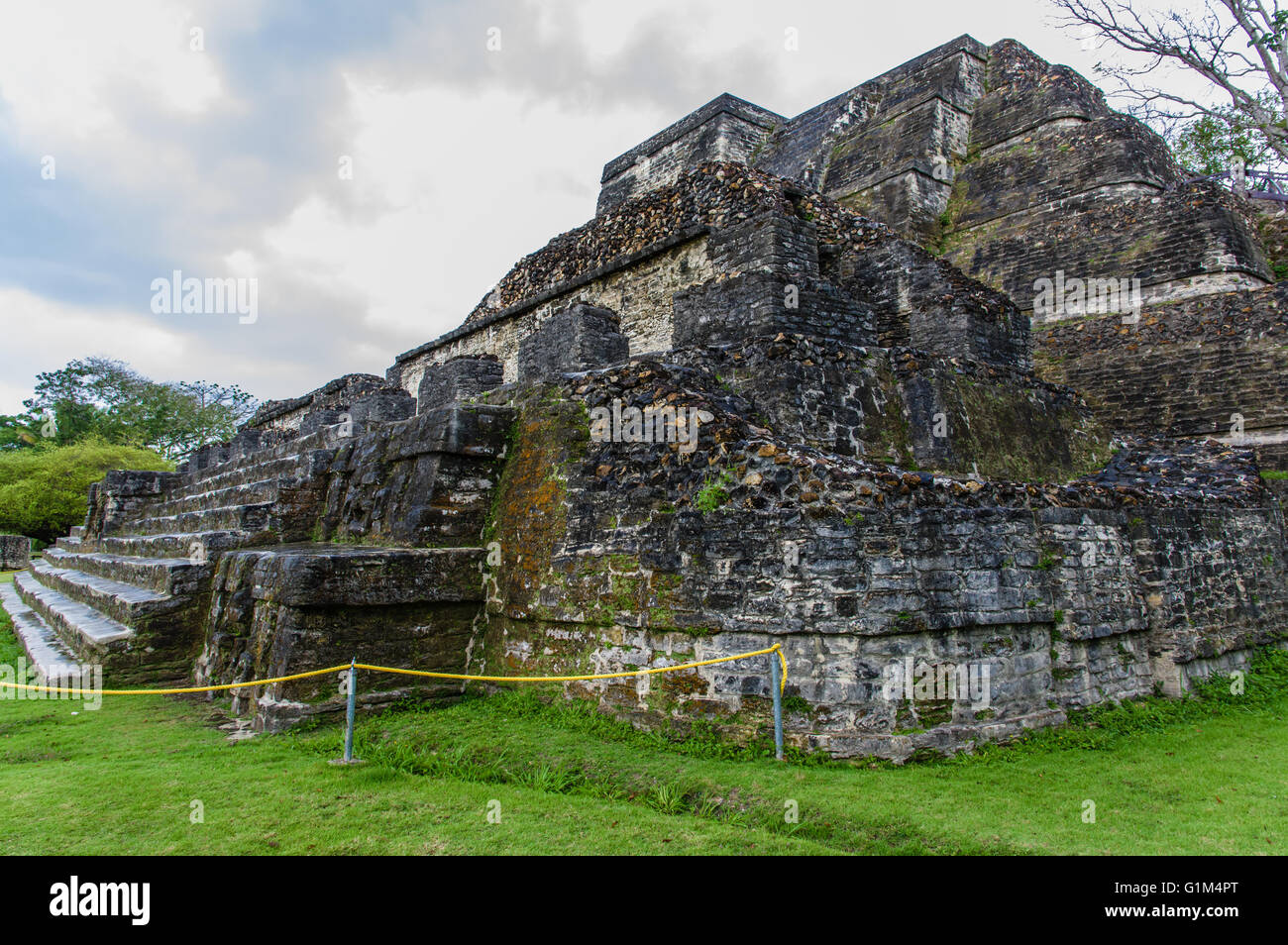 Tempio di altari in muratura o sito B4 da Plaza B. Altun ha luogo storico. Distretto del Belize, Belize Foto Stock
