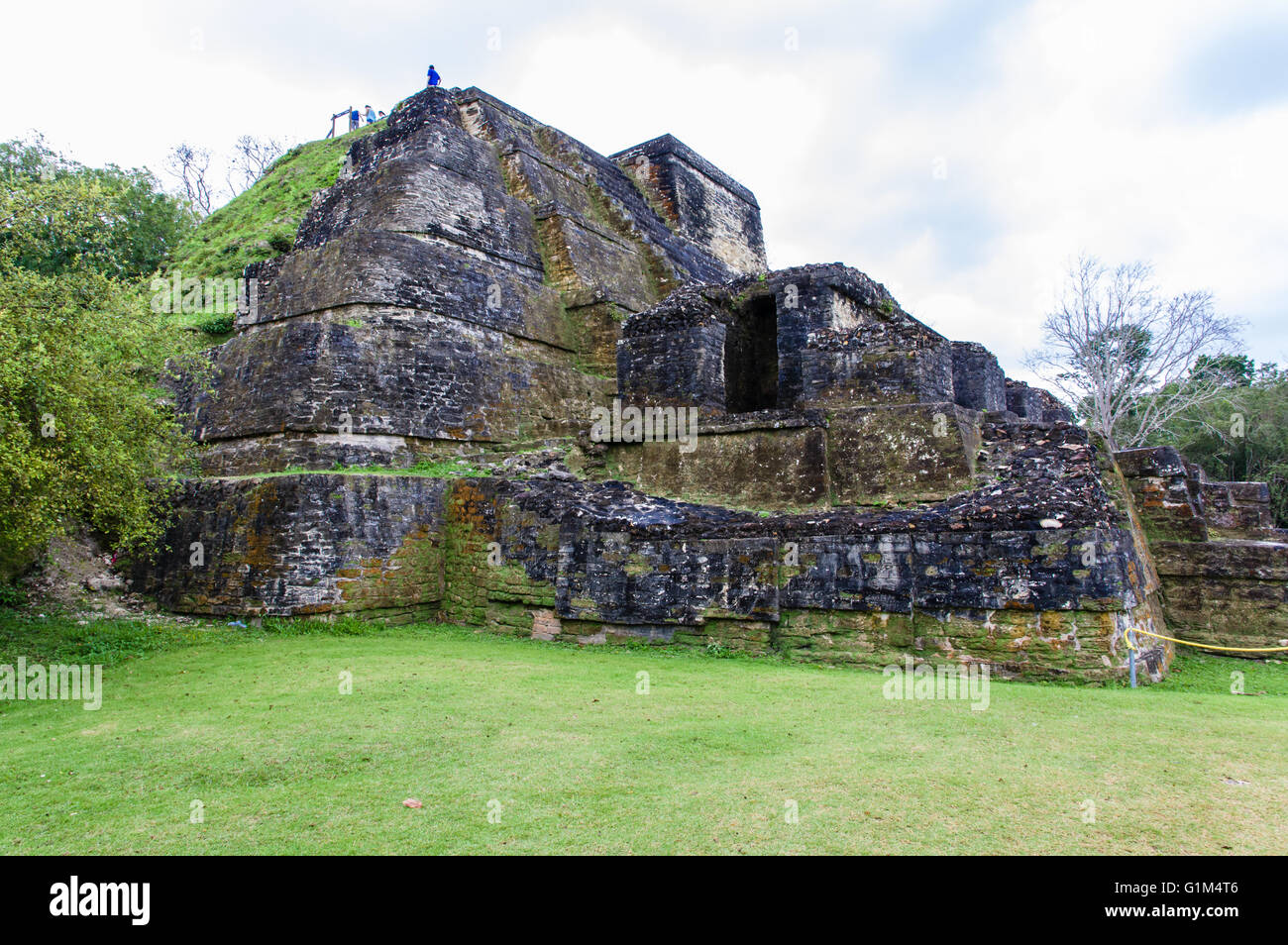 Tempio di altari in muratura o sito B4 da Plaza B. Altun ha luogo storico. Distretto del Belize, Belize Foto Stock