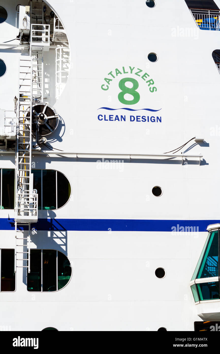 Esterno la nave di crociera grafico: '8 catalizzatori, design pulito' Foto Stock